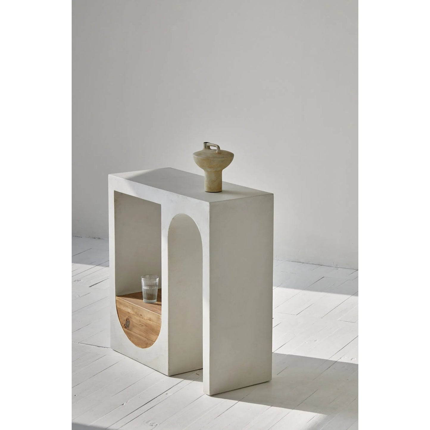 005 SI-2325225 | Lifestyle | Columbus Console by LH Imports in white, brown and natural brushed. Made from recycled pine, mdf, concrete in a unique style.