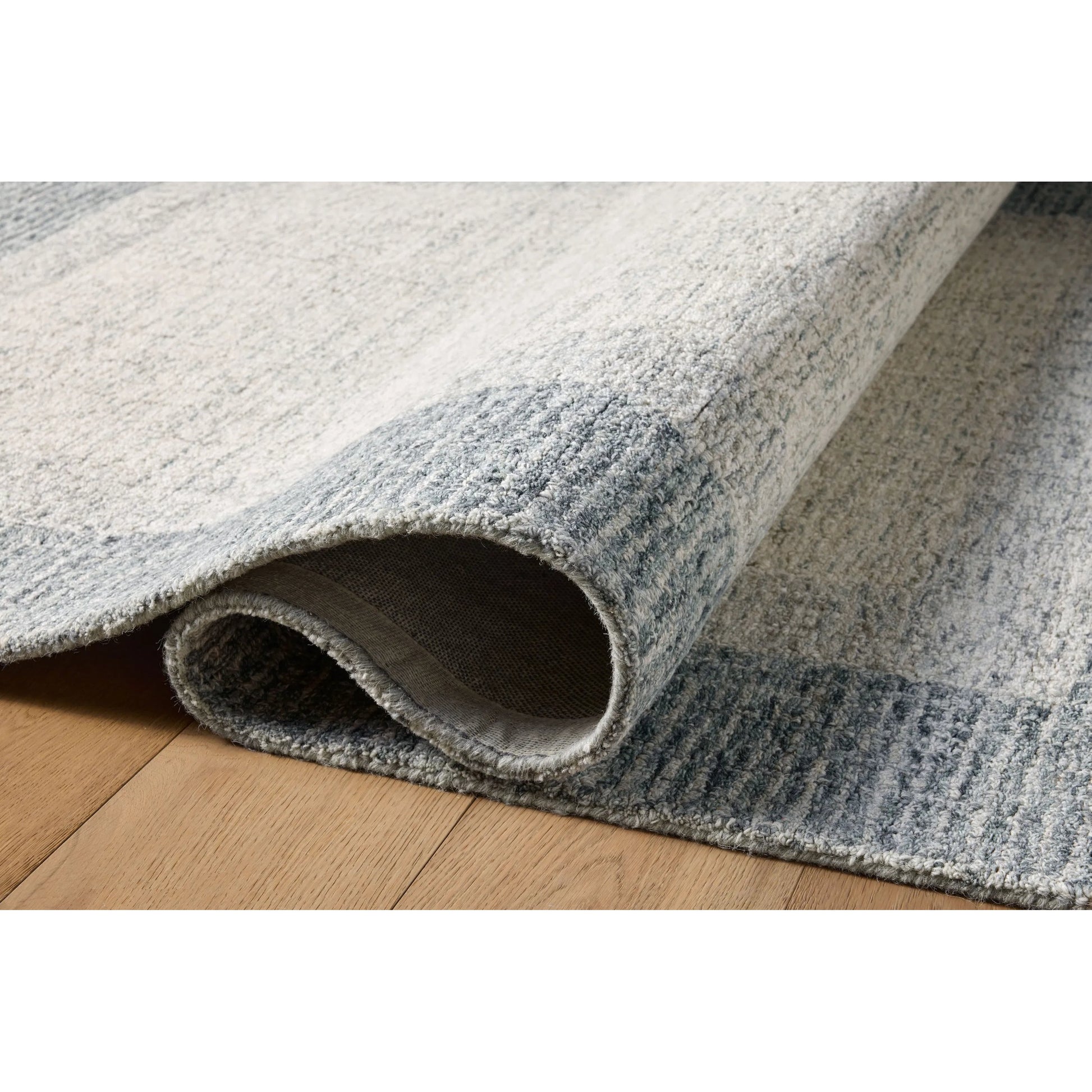 Rosina ROI-01 Rug by Loloi. Made from 100% wool in a cottage & farmhouse style.