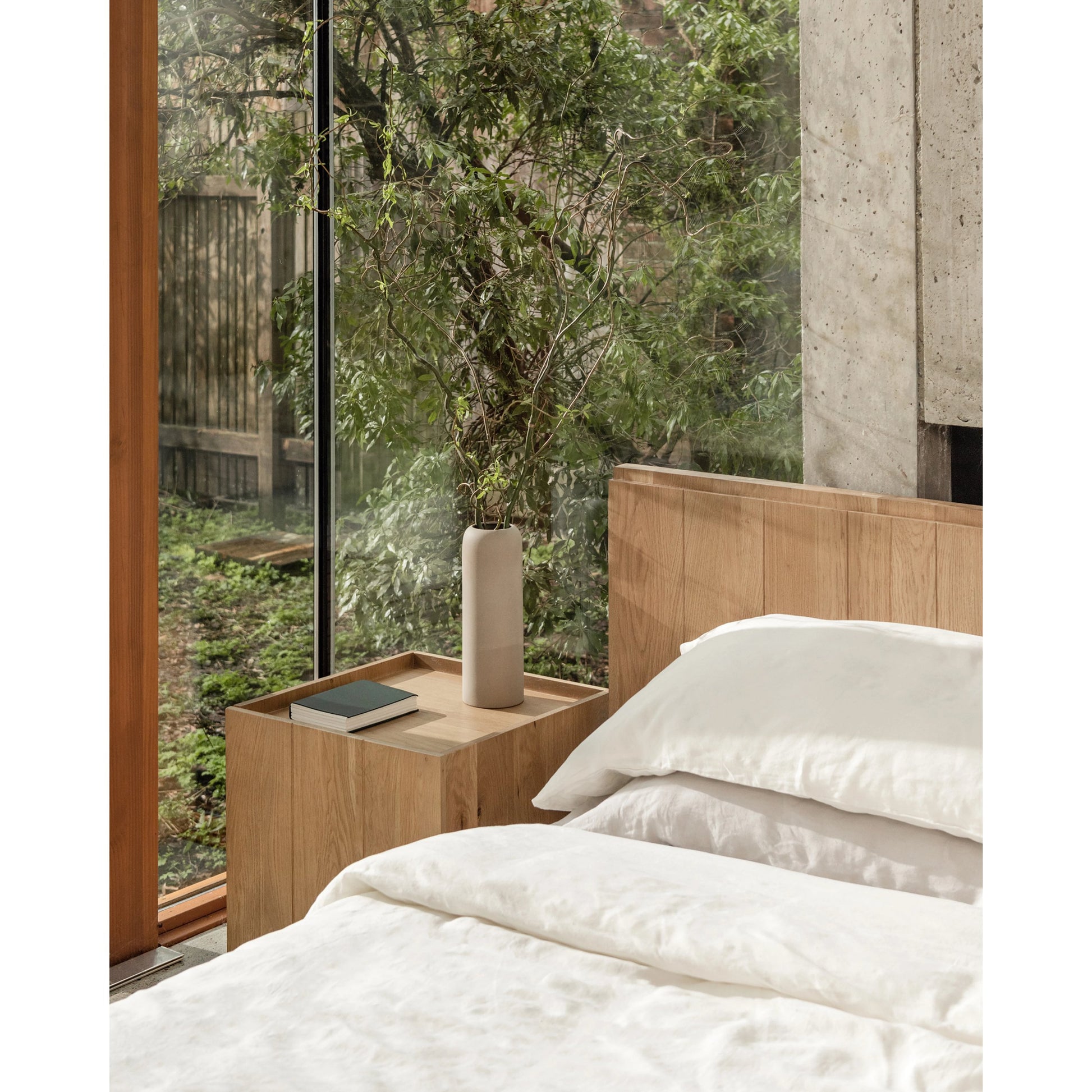 Plank Bed by Moe's Home Collection in natural. Made from solid oak, solid mango wood slats in a modern style.