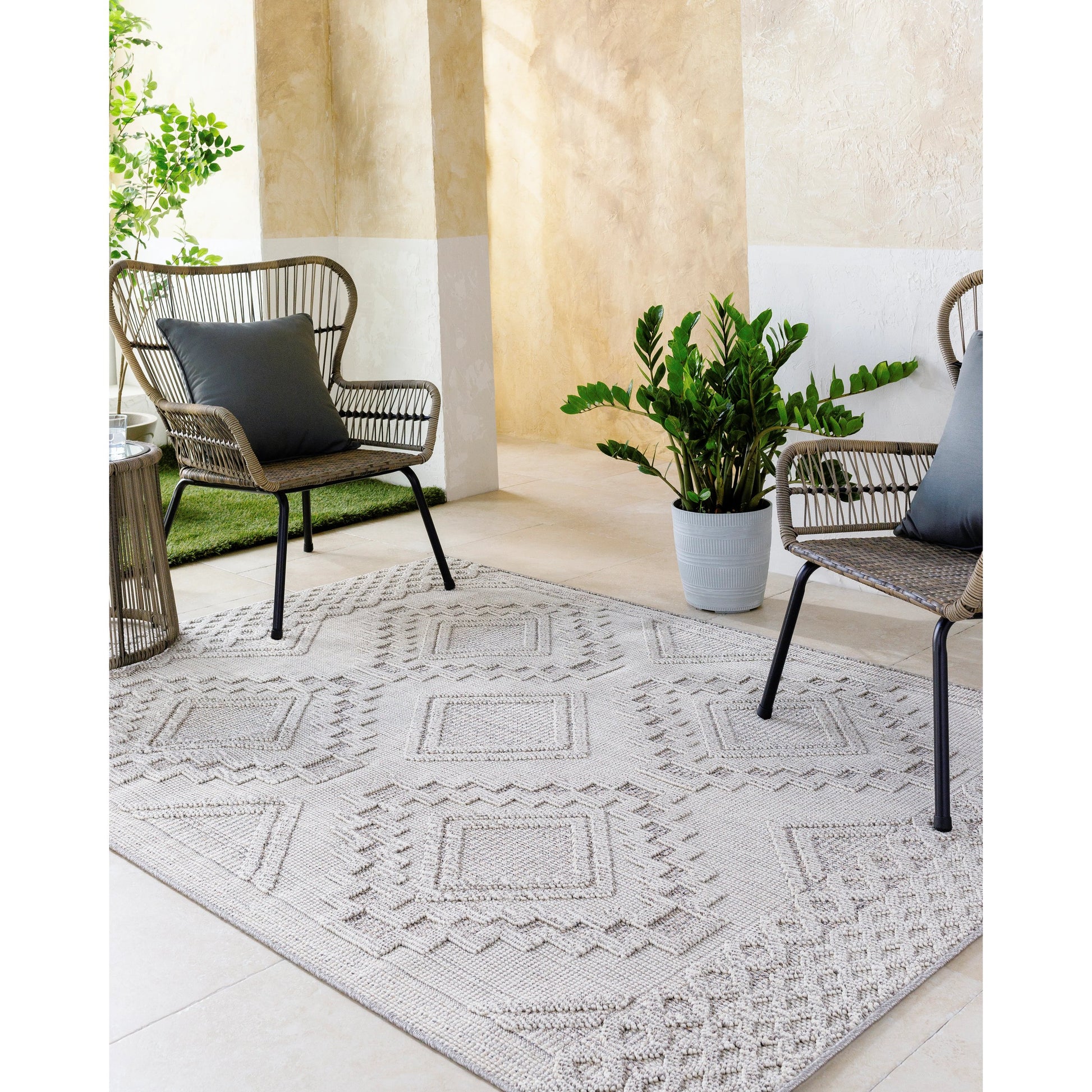 Rockport Rug - 32958 by Livabliss in light gray, gray. Made from 100% polypropylene in a unique style.