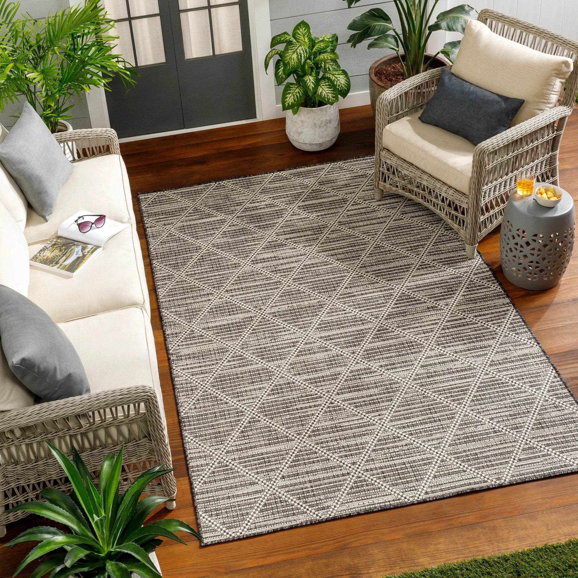 Ravello Rug - 32857 by Livabliss. Made from main: 90% polypropylene, main: 10% sisal in a unique style.