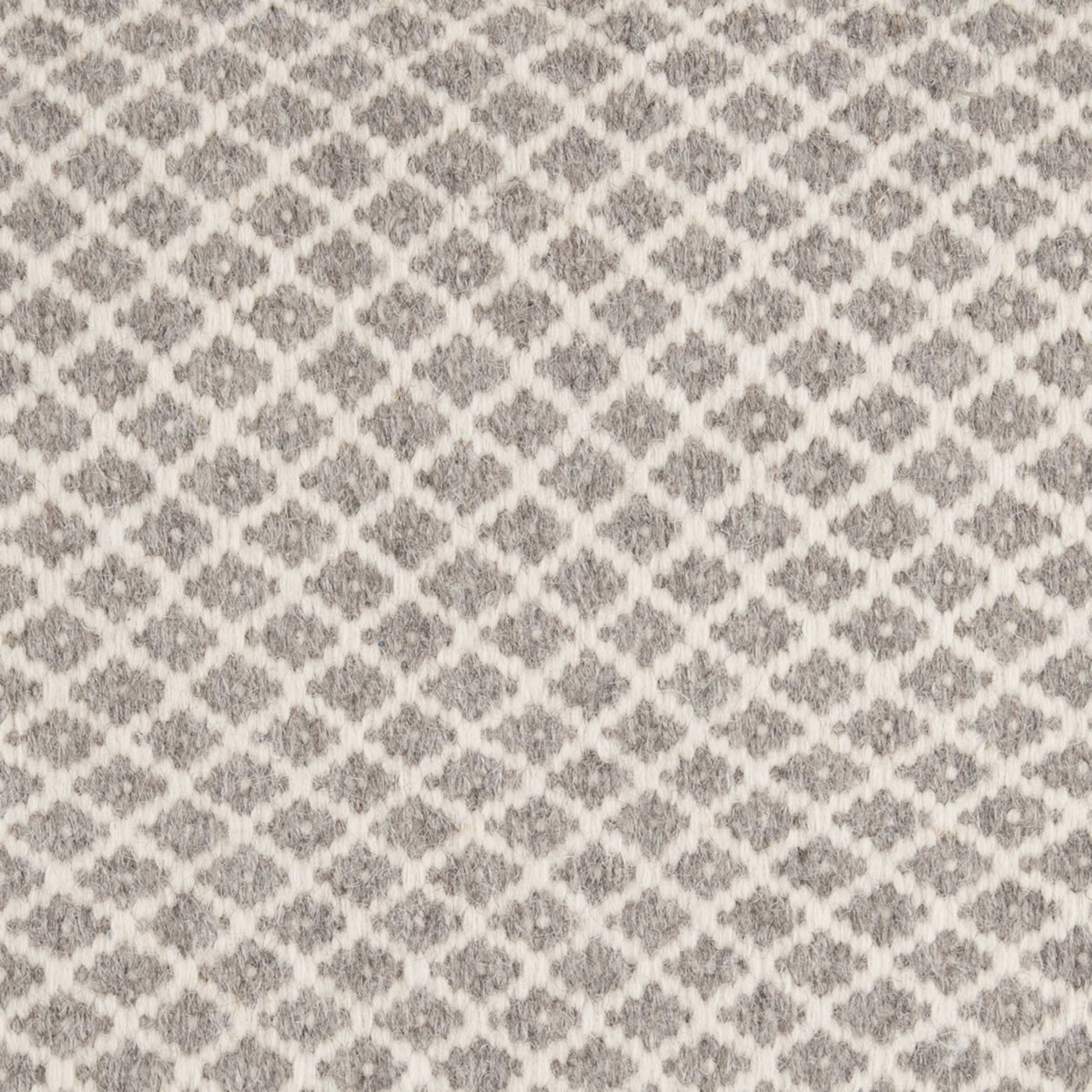 Ravena RVN-3000 Indoor/Outdoor Rug by Surya. Made from 100% wool in a unique style.