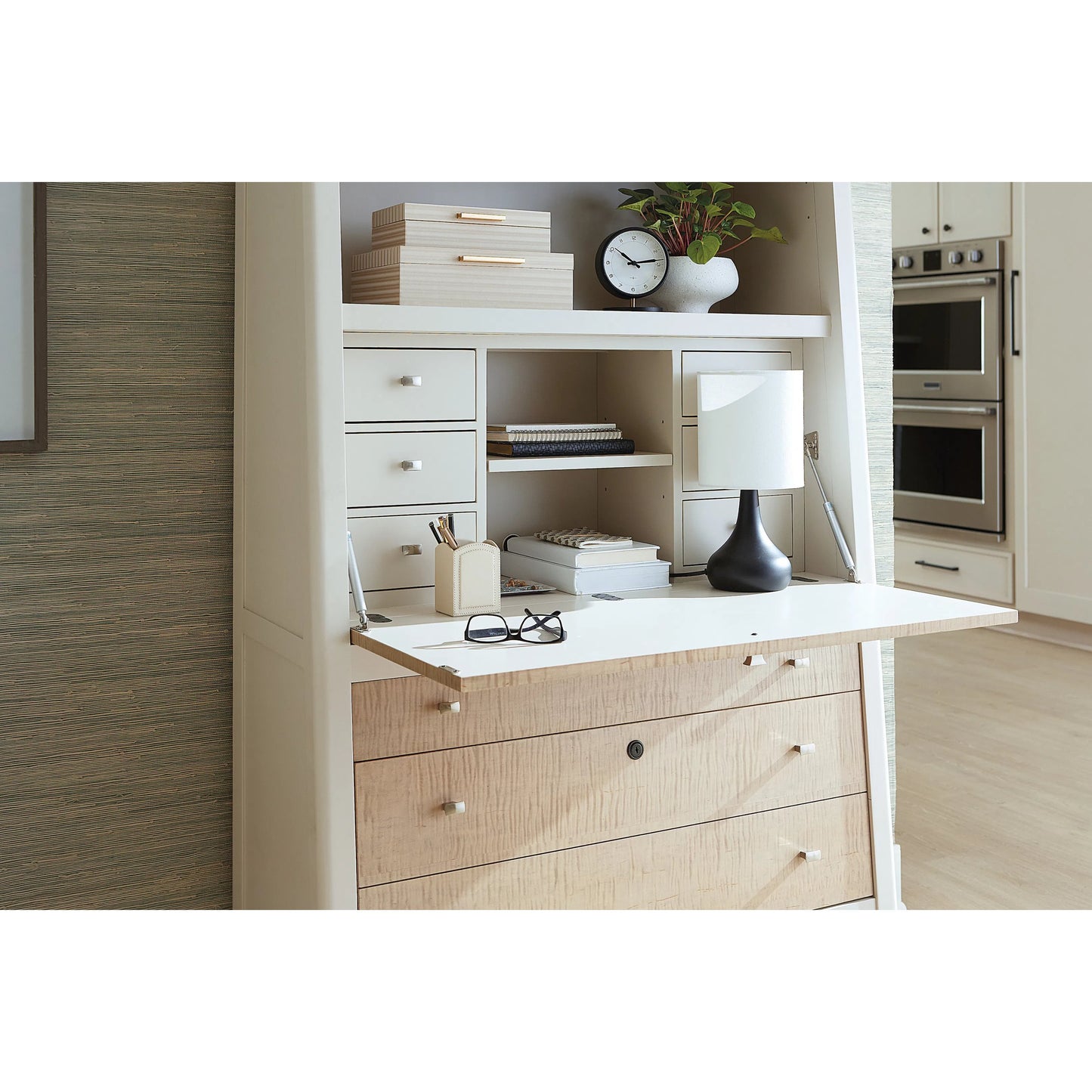 005 SI-2250672 | Lifestyle | Hera Hub by Hooker Furniture in whites, creams, beiges and almond white, maple. Made from unique in a modern style.