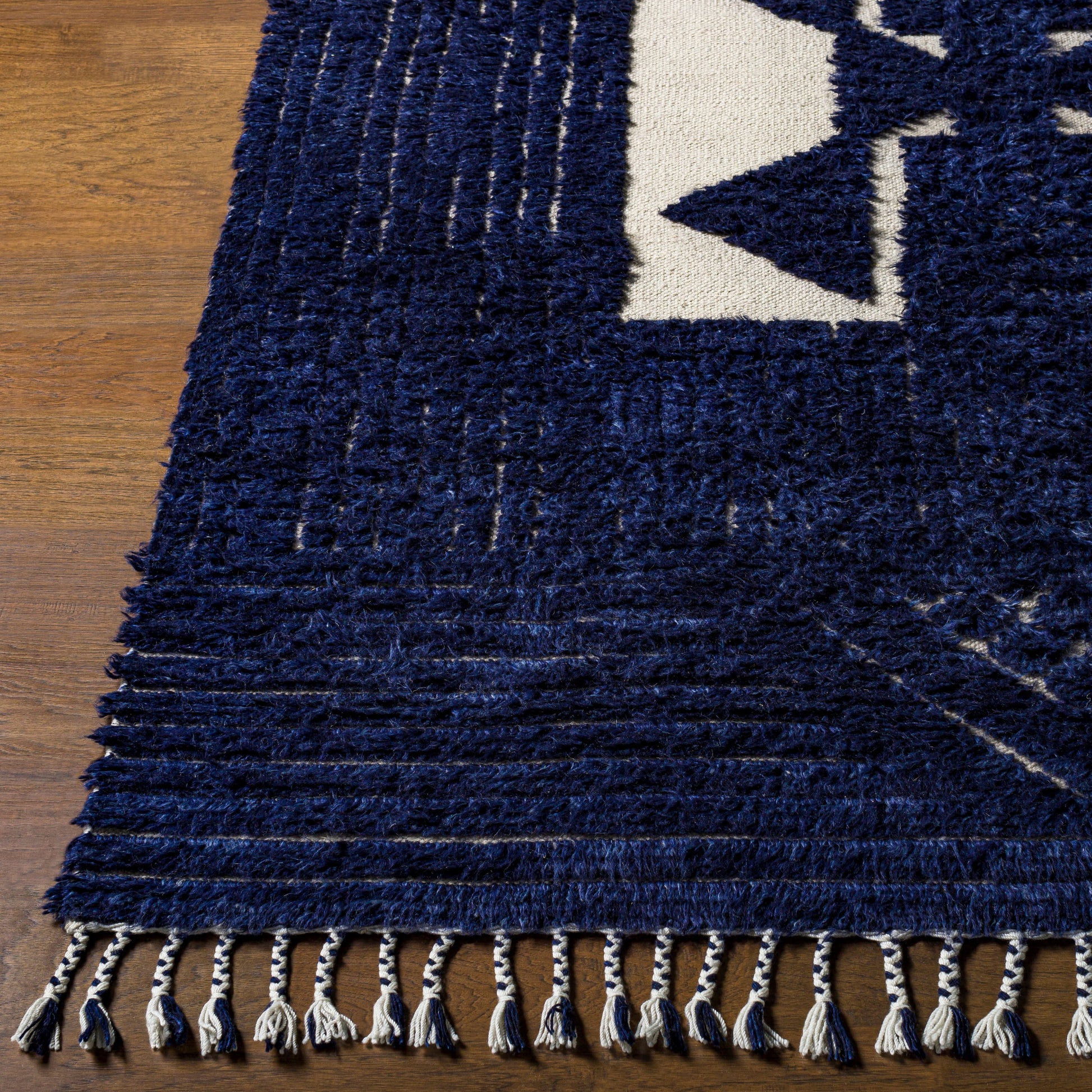 Sahara SAH-2303 Rug by Surya in cream, navy. Made from 100% wool in a unique style.