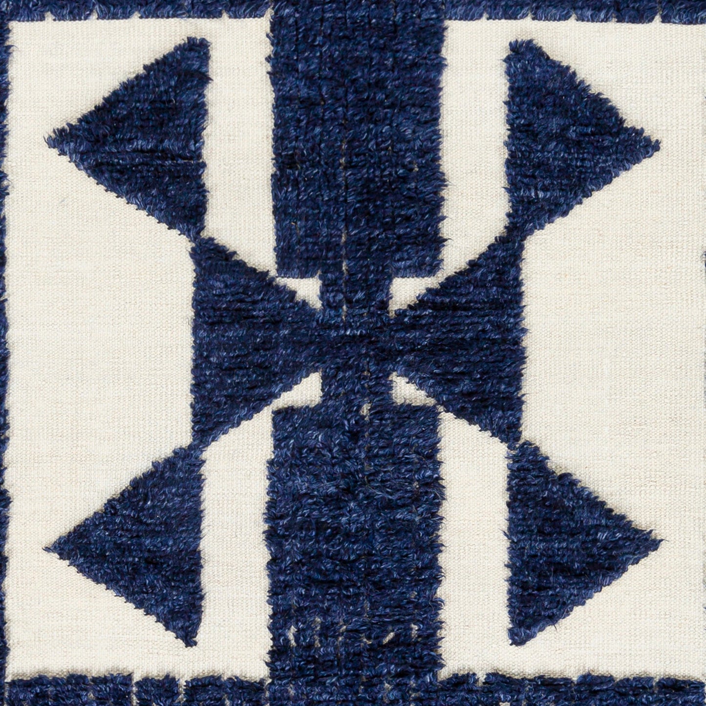 008 SR-882803,SR-882805,SR-882806,SR-882807 | Closeup | Sahara SAH-2303 Rug by Surya in cream, navy. Made from 100% wool in a unique style.