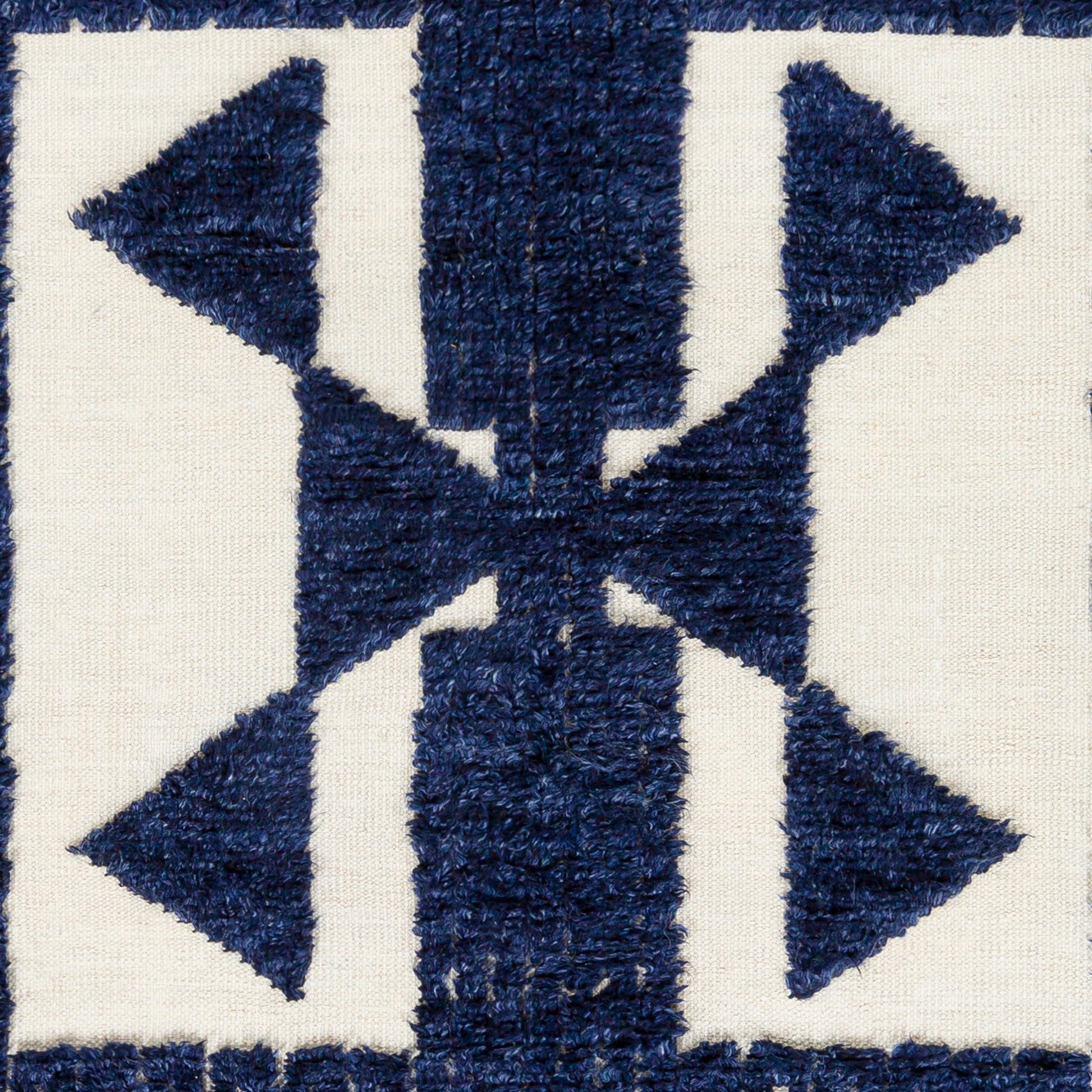 Sahara SAH-2303 Rug by Surya in cream, navy. Made from 100% wool in a unique style.