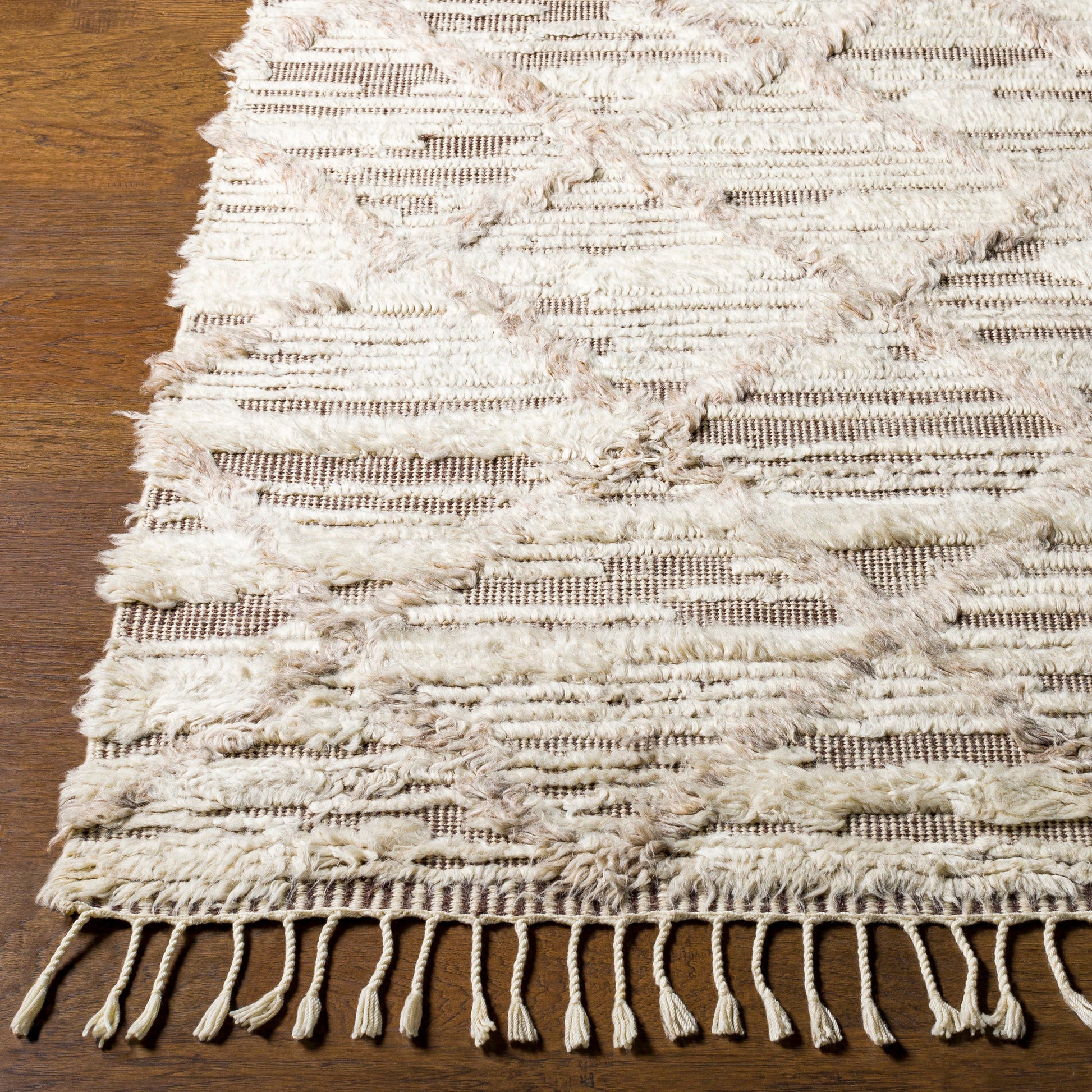 Sahara SAH-2307 Rug by Surya in light beige, oatmeal, dark brown. Made from 100% wool in a unique style.