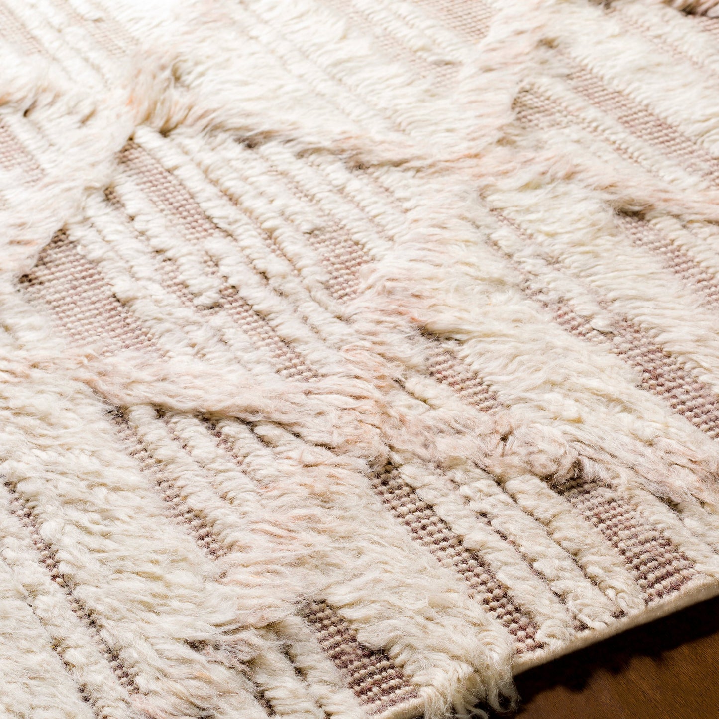 004 SR-882823,SR-882824,SR-882825,SR-882826,SR-882827 | Closeup | Sahara SAH-2307 Rug by Surya in light beige, oatmeal, dark brown. Made from 100% wool in a unique style.