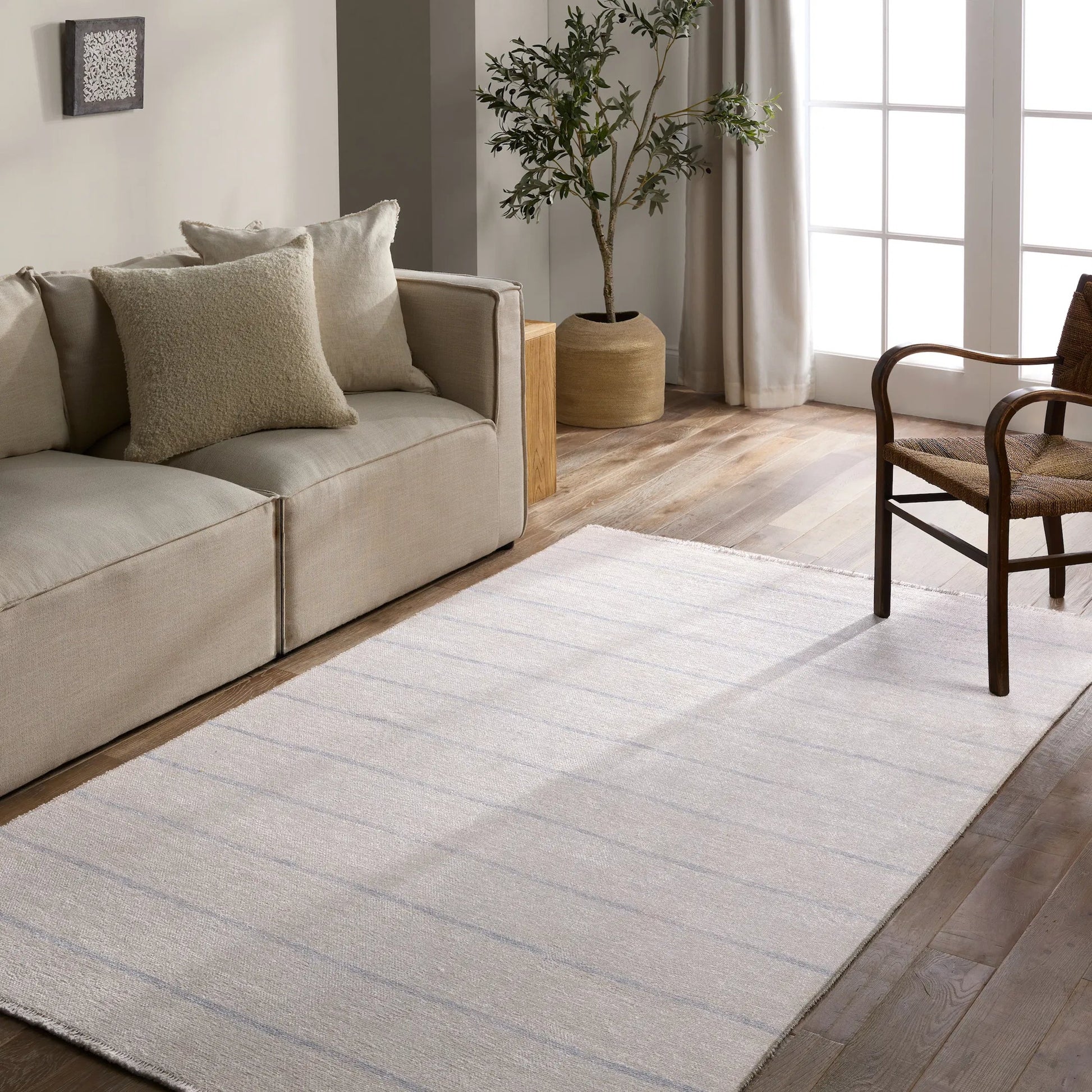 Saveen SAV02 Rug by Jaipur Living in ivory, blue. Made from 100% polyester in a unique style.