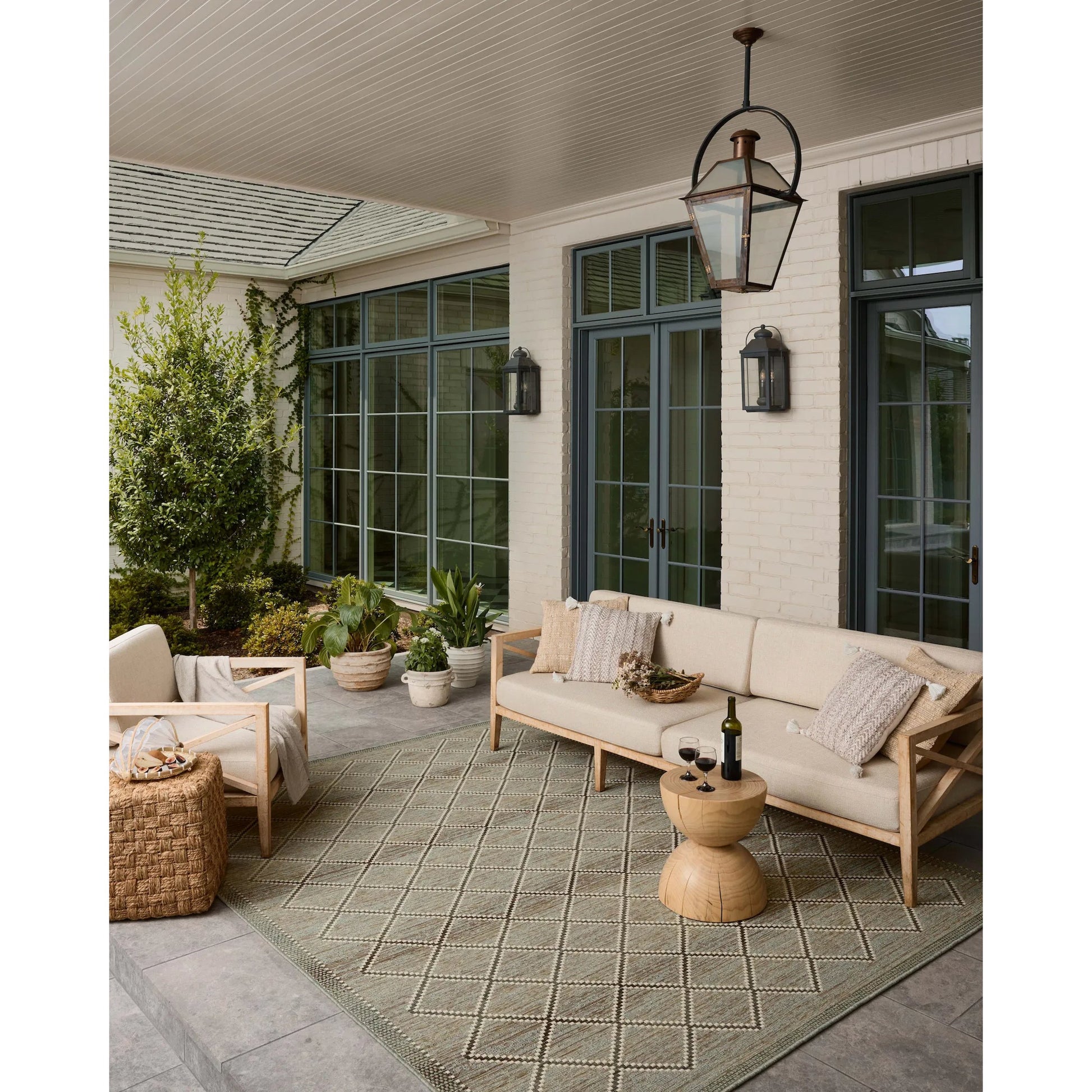 Saylor SAY-04 Indoor/Outdoor Rug by Loloi in stone, ivory. Made from 100% polypropylene in a unique style.
