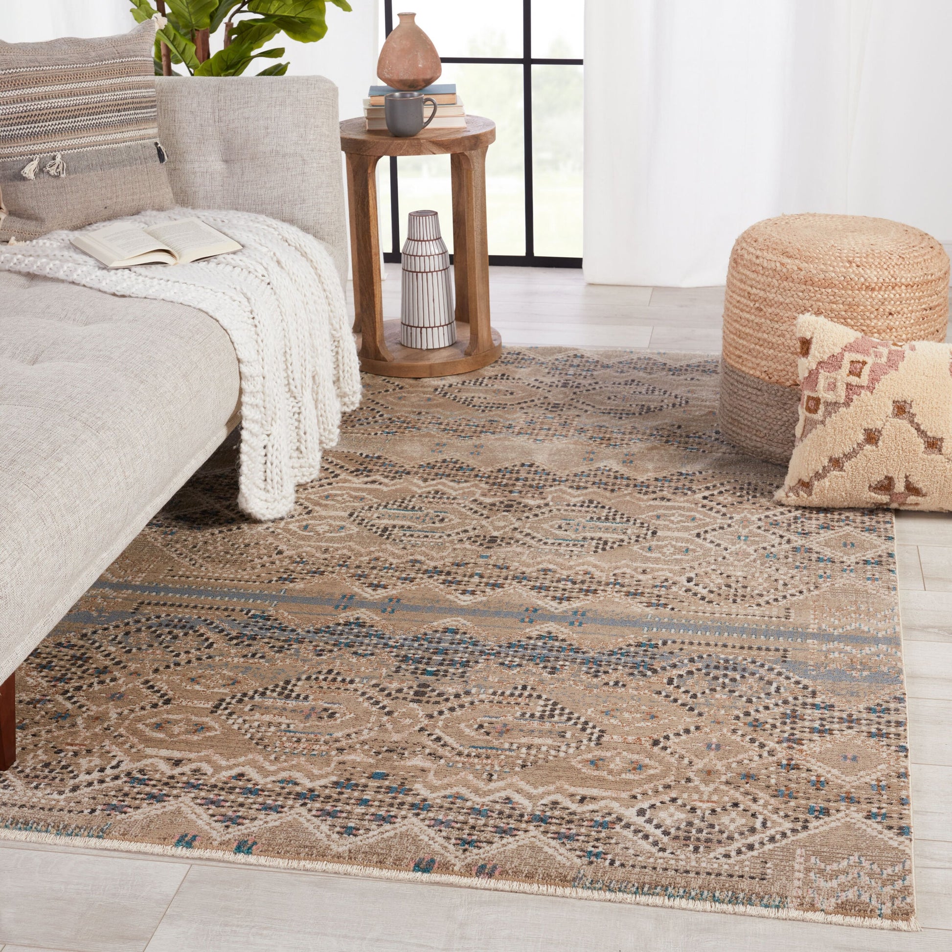 Sanaa by Nikki Chu SBC09 Rug by Jaipur Living. Made from 78% polypropylene 22% polyester in a unique style.