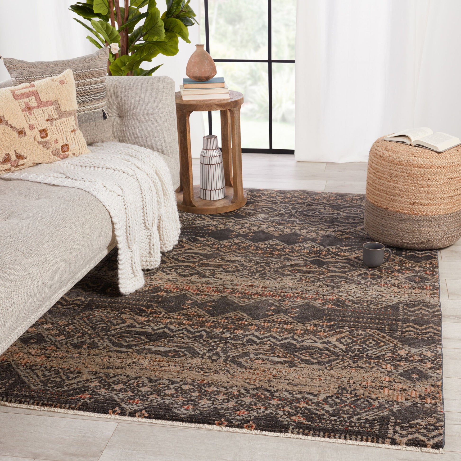 Sanaa by Nikki Chu SBC09 Rug by Jaipur Living. Made from 78% polypropylene 22% polyester in a unique style.