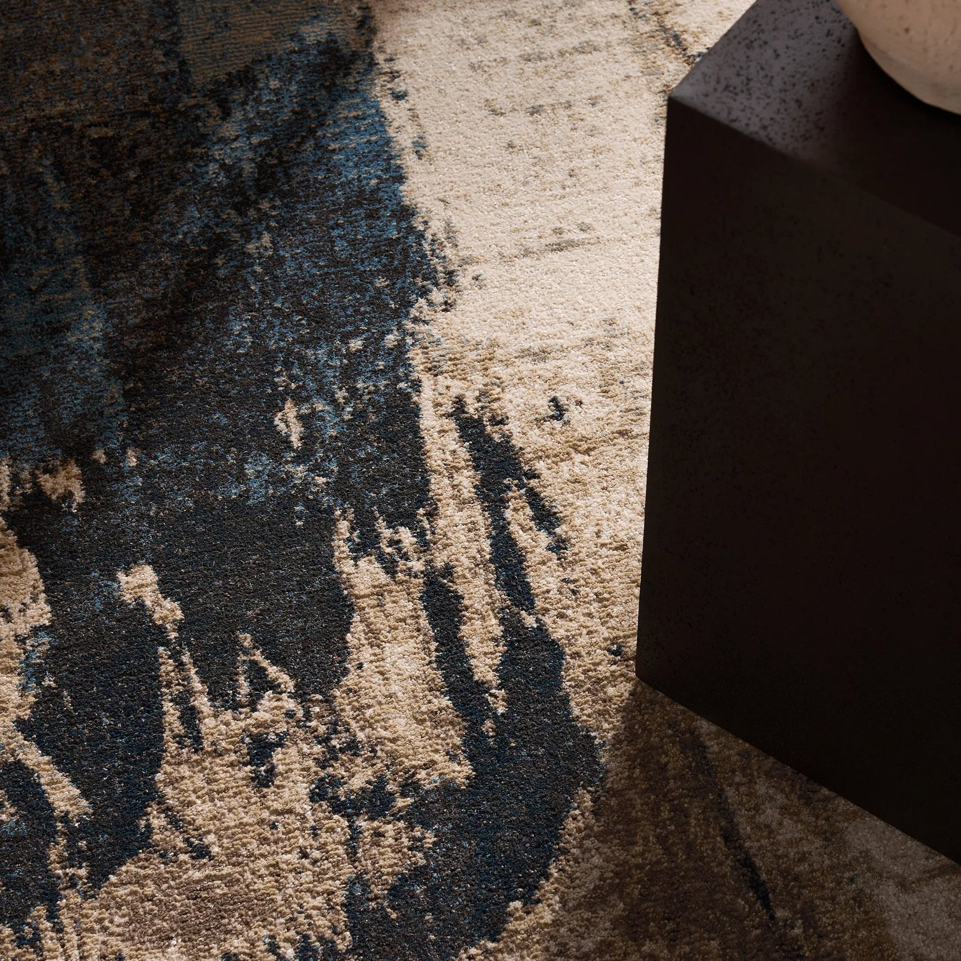 Sanaa by Nikki Chu SBC13 Rug by Jaipur Living in tan. Made from 78% polypropylene 22% polyester in a unique style.