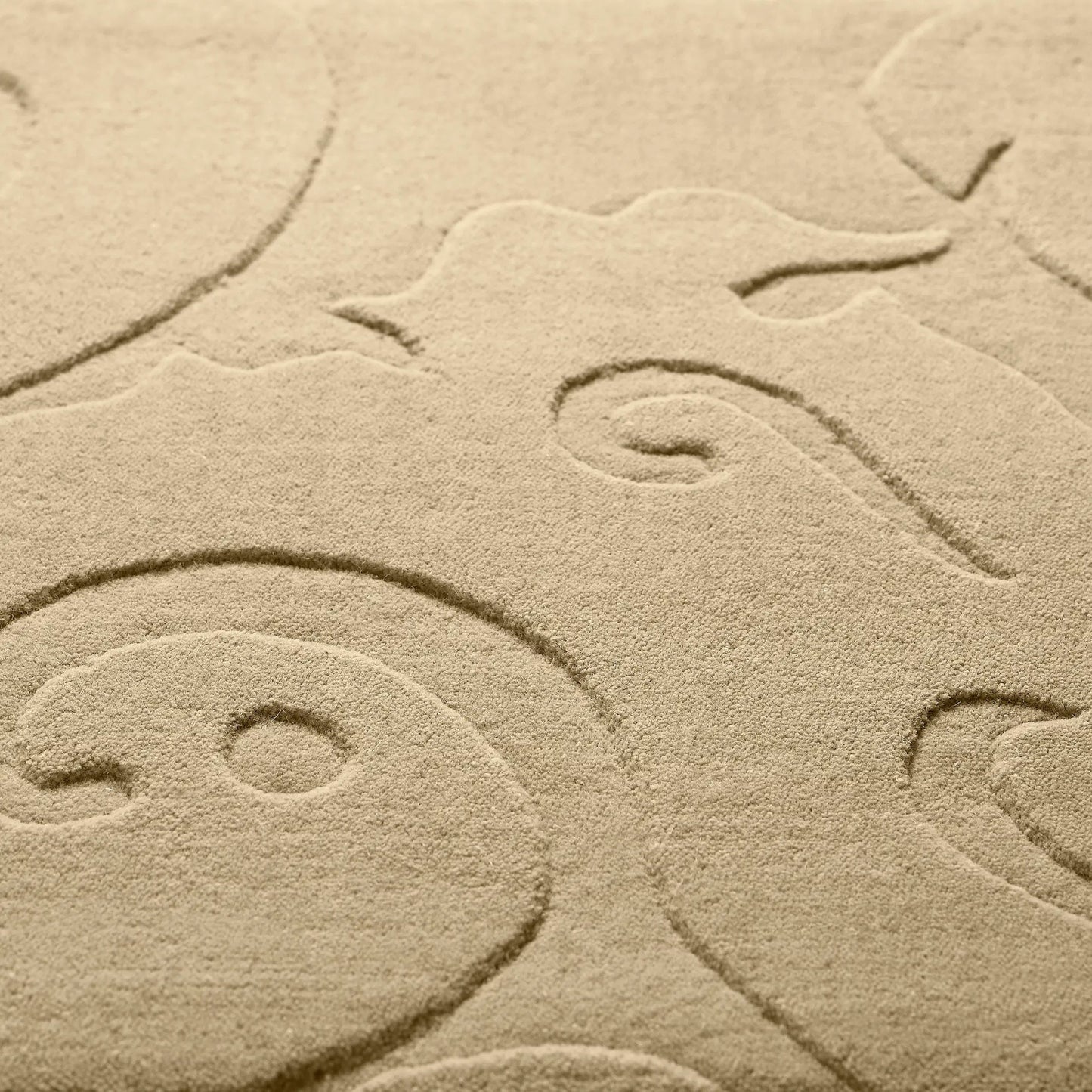 006 18457-9821,18457-9823 | Closeup | SCU-7512 Rug by Surya in beige. Made from 100% wool in a unique style.