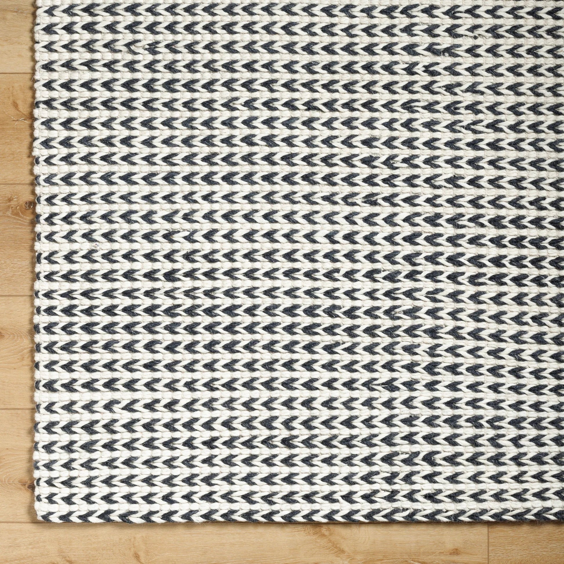 Sundance Rug - 33583 by Livabliss. Made from main: 65% wool, main: 35% polyester in a unique style.