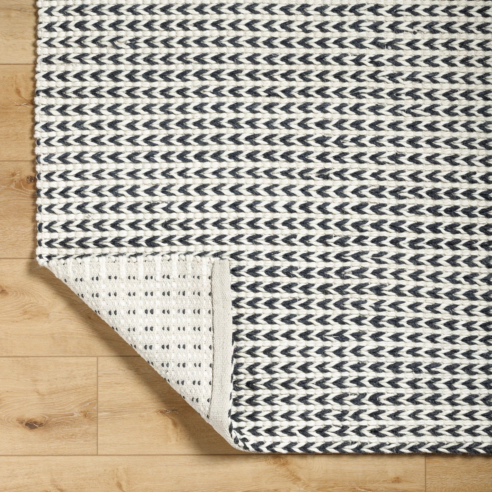 Sundance Rug - 33583 by Livabliss. Made from main: 65% wool, main: 35% polyester in a unique style.