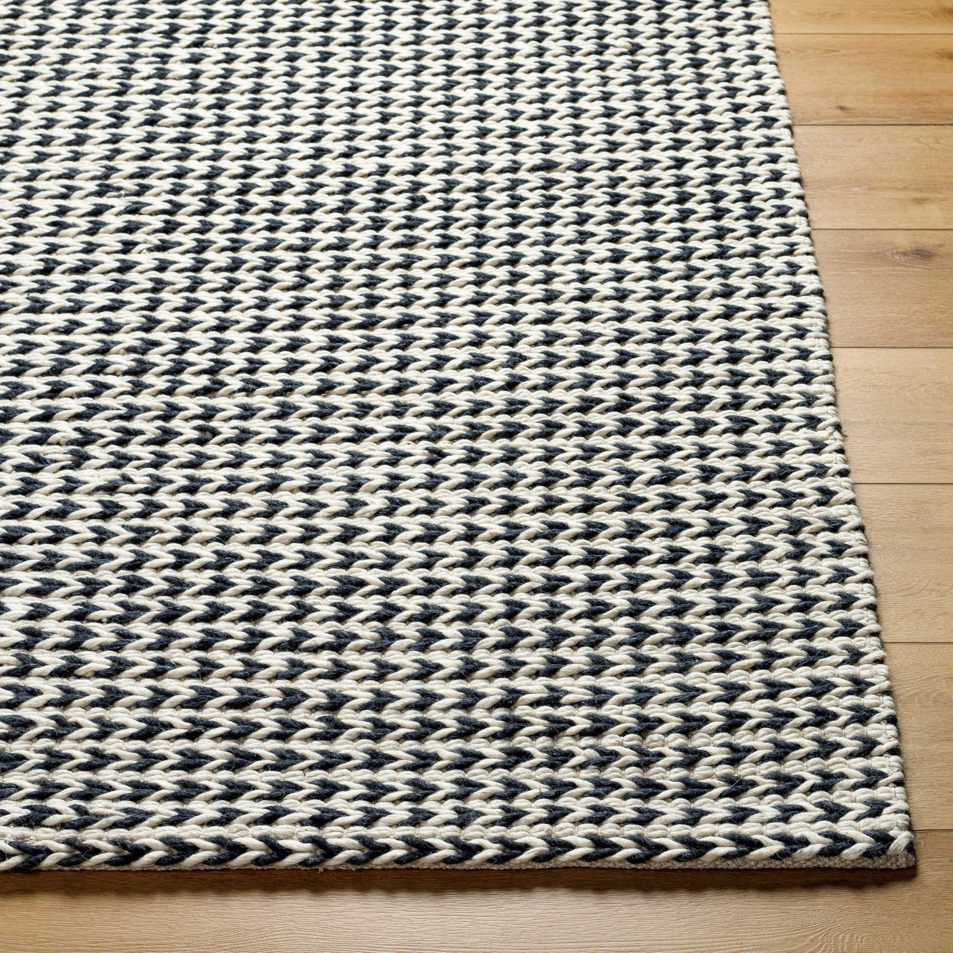 Sundance Rug - 33583 by Livabliss. Made from main: 65% wool, main: 35% polyester in a unique style.