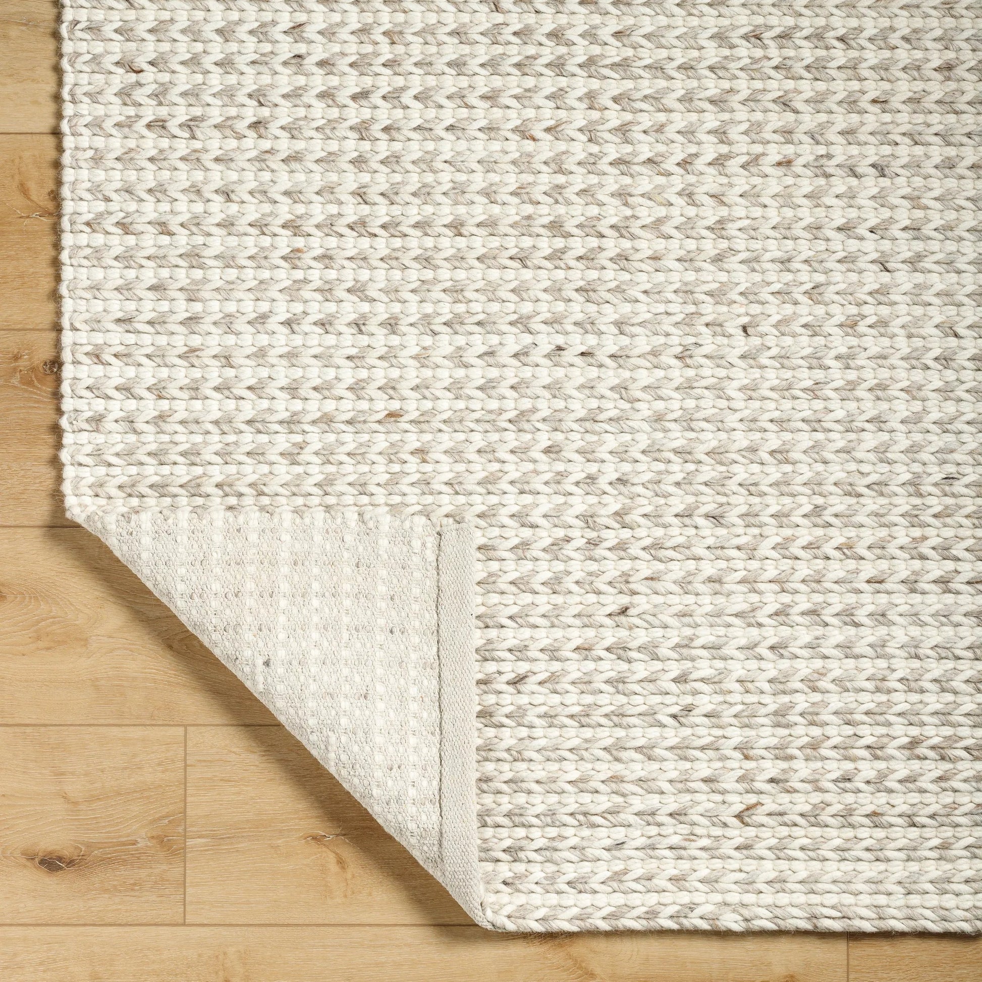 Sundance Rug - 33583 by Livabliss. Made from main: 65% wool, main: 35% polyester in a unique style.