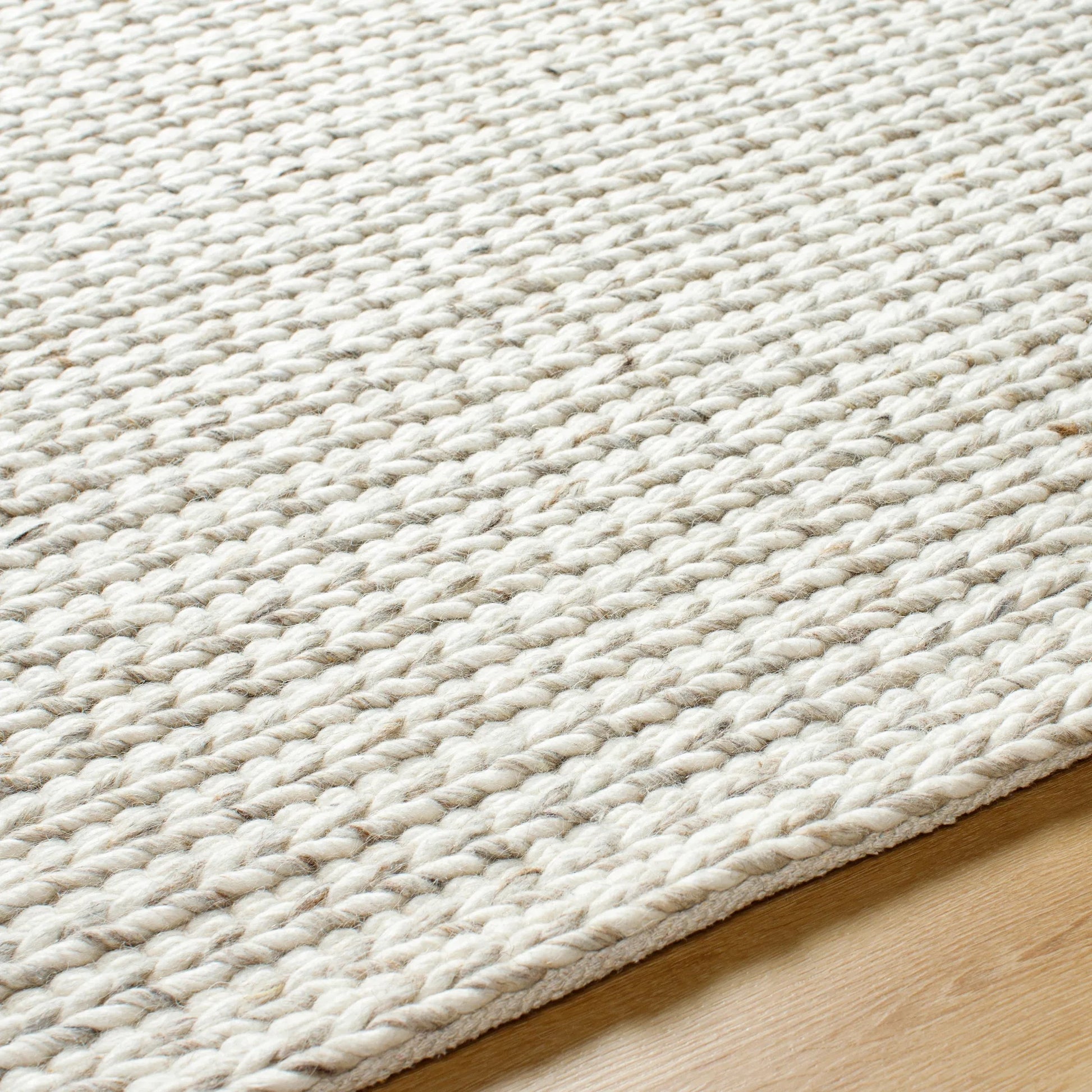 Sundance Rug - 33583 by Livabliss. Made from main: 65% wool, main: 35% polyester in a unique style.