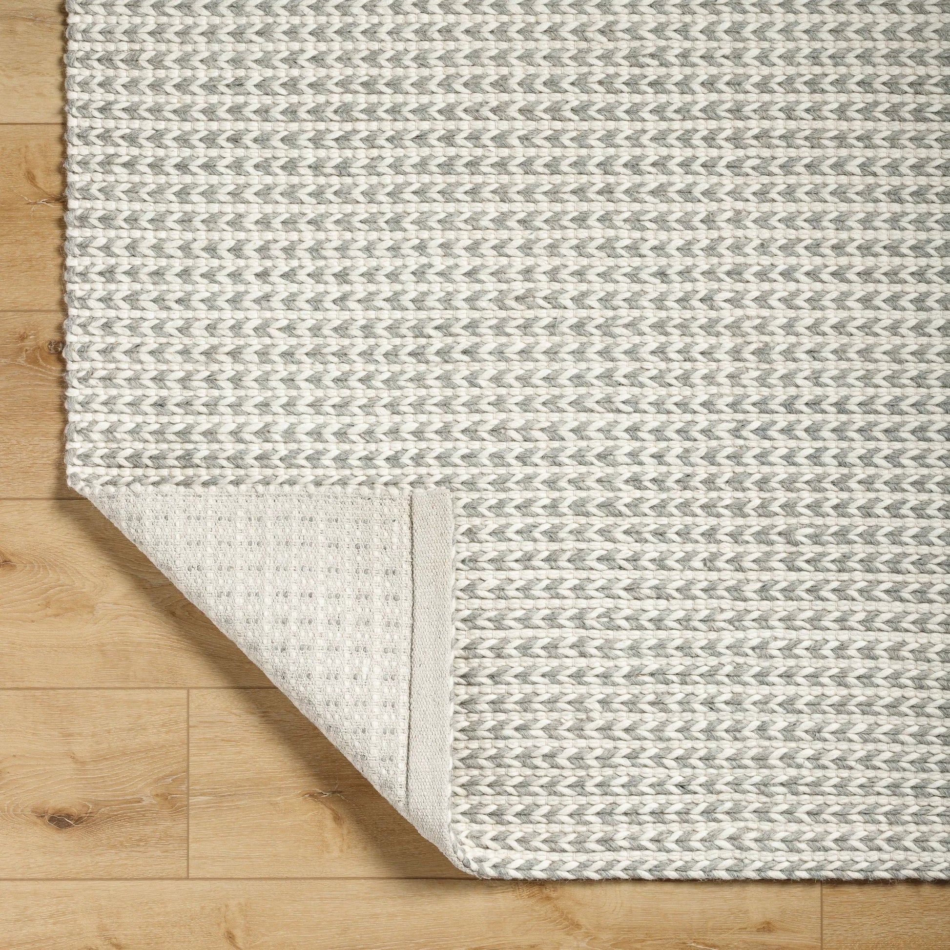 Sundance Rug - 33583 by Livabliss. Made from main: 65% wool, main: 35% polyester in a unique style.