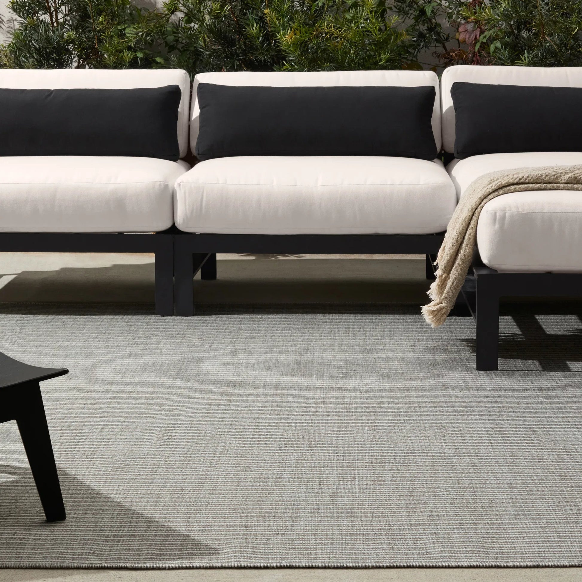 Sacdecer SDR01 Indoor/Outdoor Rug by Jaipur Living in gray, white. Made from 100% pet yarn in a unique style.