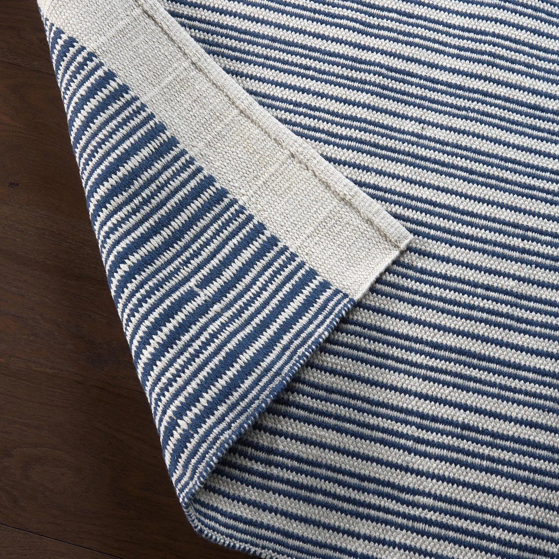 Sacdecer SDR03 Indoor/Outdoor Rug by Jaipur Living in dark blue, cream. Made from 100% pet yarn in a unique style.