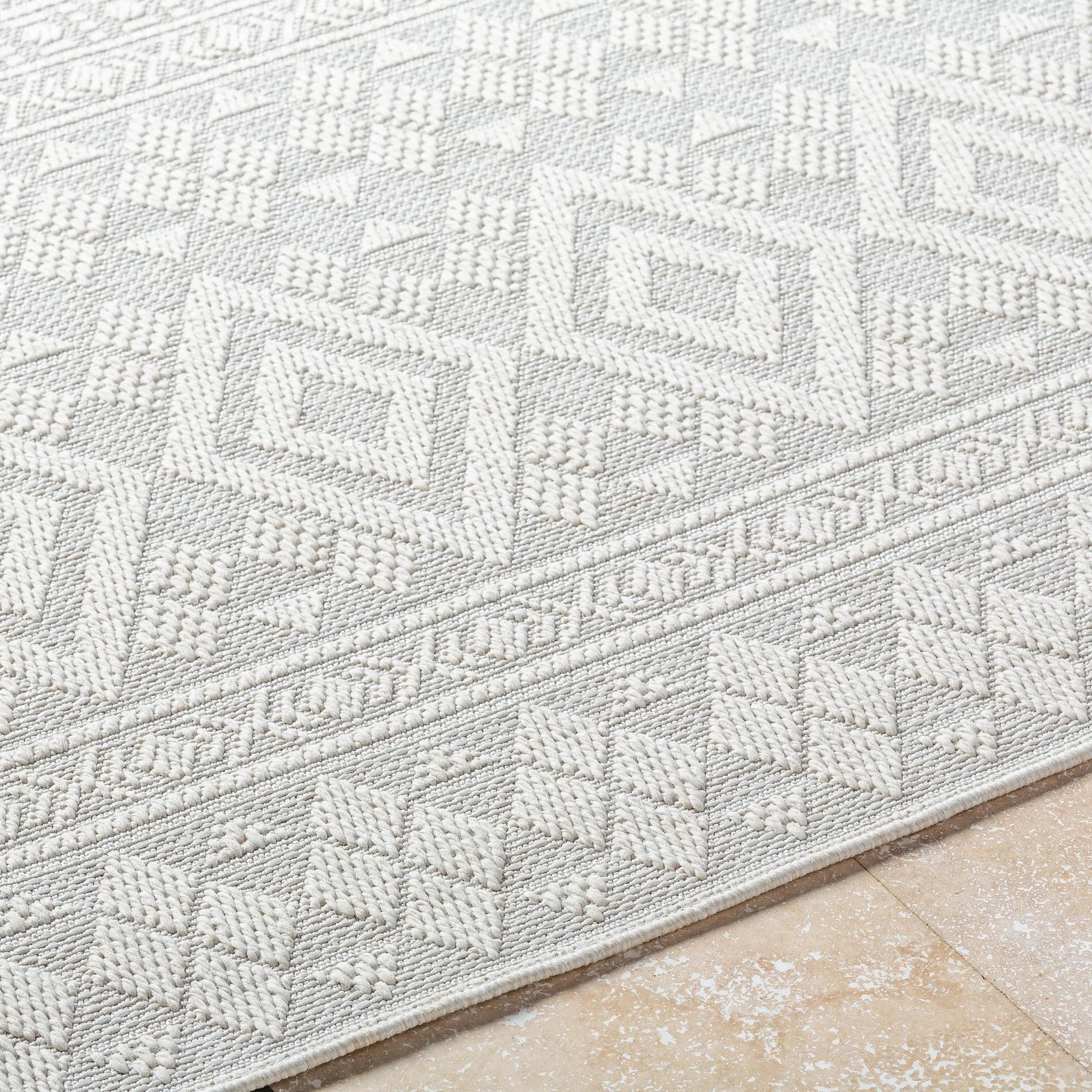 Sandra Rug - 529756 by Livabliss in light silver, silver. Made from polypropylene in a unique style.