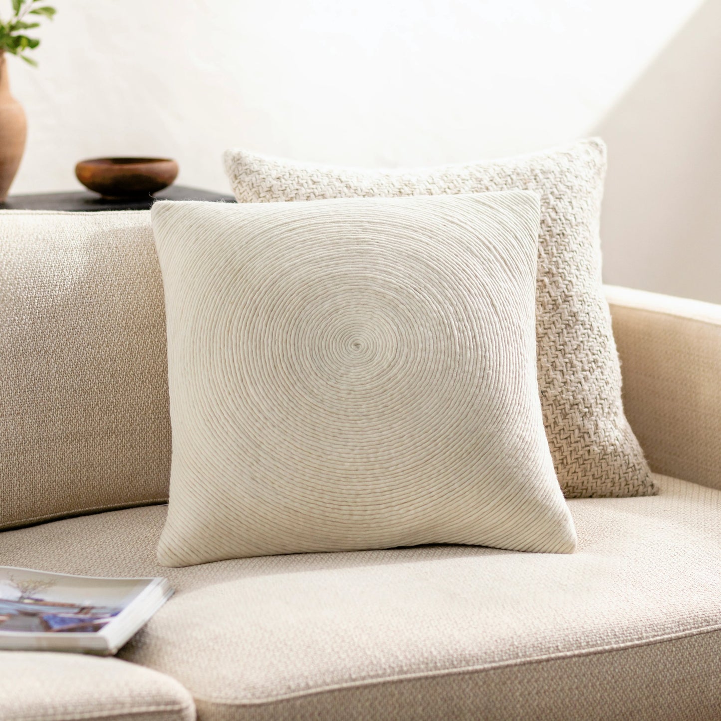 003 SI-2051064,SI-2051065 | Lifestyle | Sequence Pillow - 486130 by Surya. Made from front: 100% wool, back: 100% cotton in a modern style.