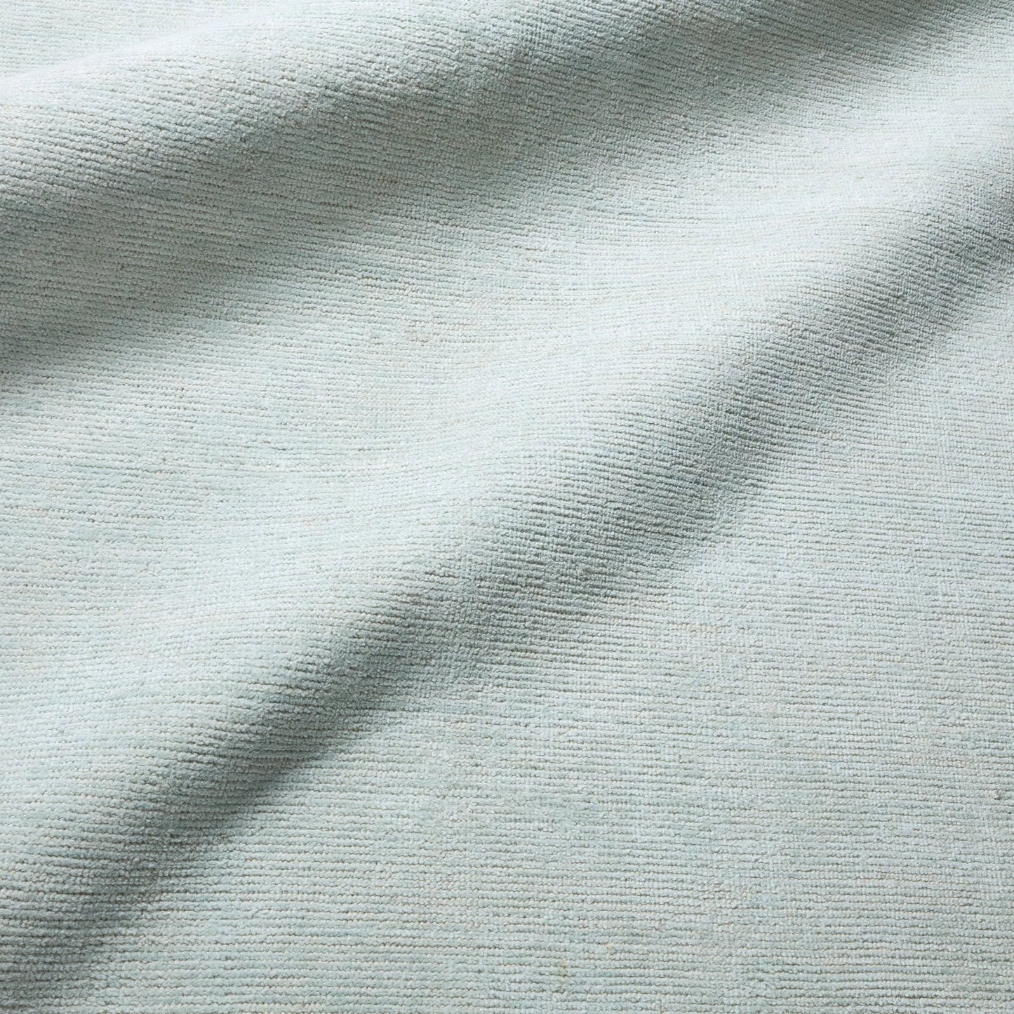 005 SI-2531404,SI-2531405,SI-2531406,SI-2531407,SI-2531408 | Closeup | Soft Horizon SFH03 Rug by Jaipur Living in ivory, white, gray. Made from 60% bamboo silk 40% wool in a unique style.
