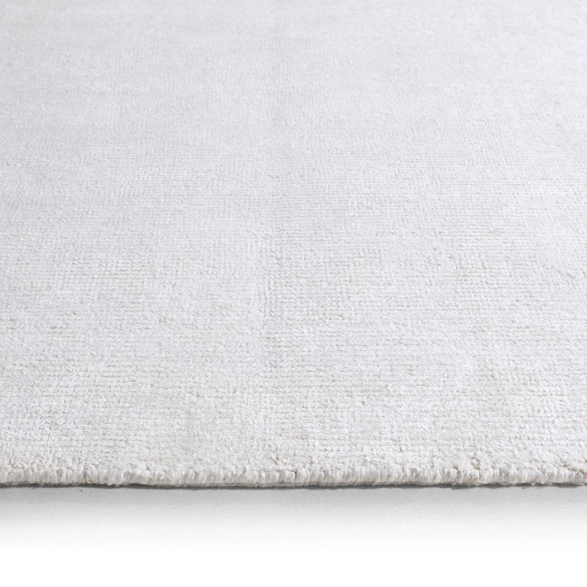 Soft Horizon SFH04 Rug by Jaipur Living in ivory, white. Made from 60% bamboo silk 40% wool in a unique style.