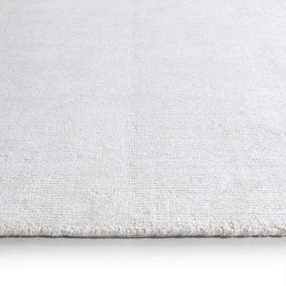 Soft Horizon SFH04 Rug by Jaipur Living in ivory, white. Made from 60% bamboo silk 40% wool in a unique style.