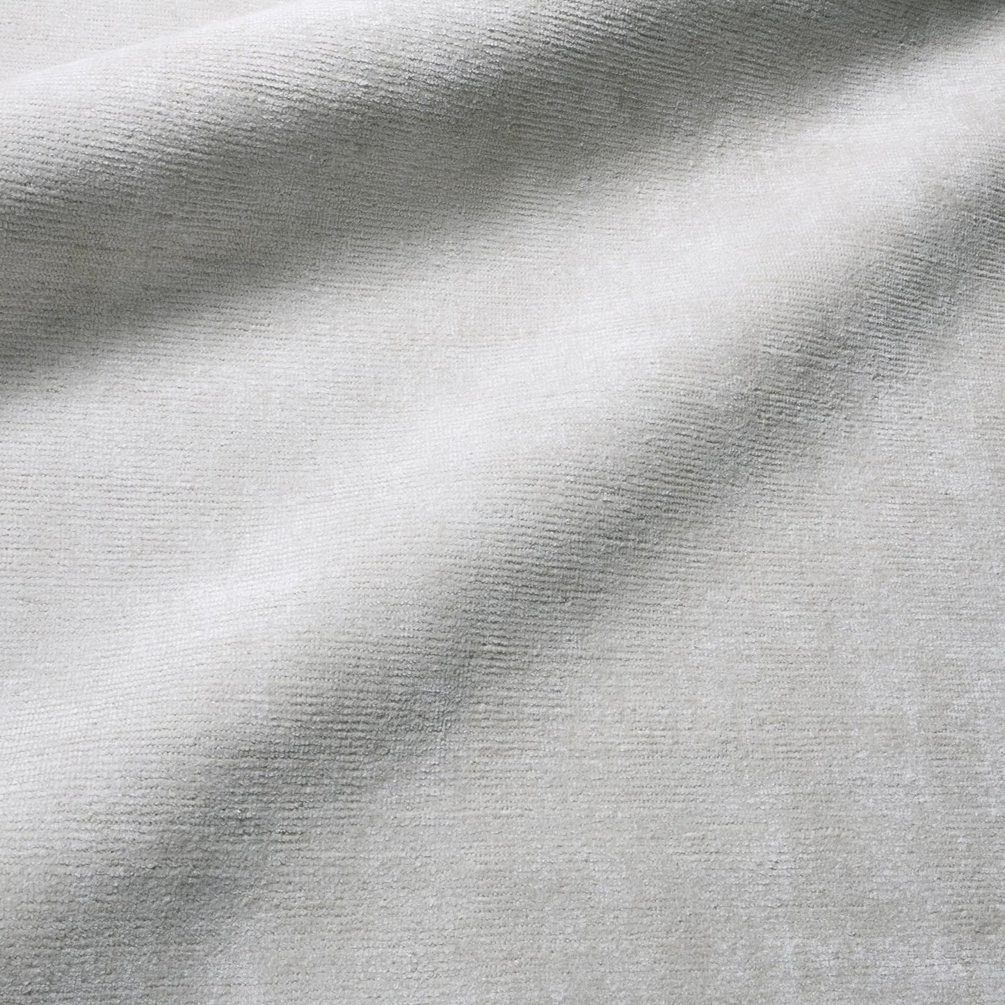 004 SI-2531409,SI-2531410,SI-2531411,SI-2531412,SI-2531413 | Closeup | Soft Horizon SFH04 Rug by Jaipur Living in ivory, white. Made from 60% bamboo silk 40% wool in a unique style.