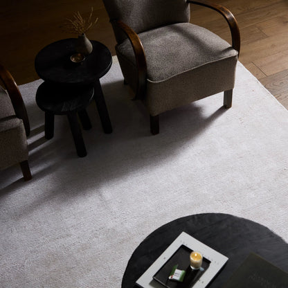 Soft Horizon SFH04 Rug by Jaipur Living in ivory, white. Made from 60% bamboo silk 40% wool in a unique style.