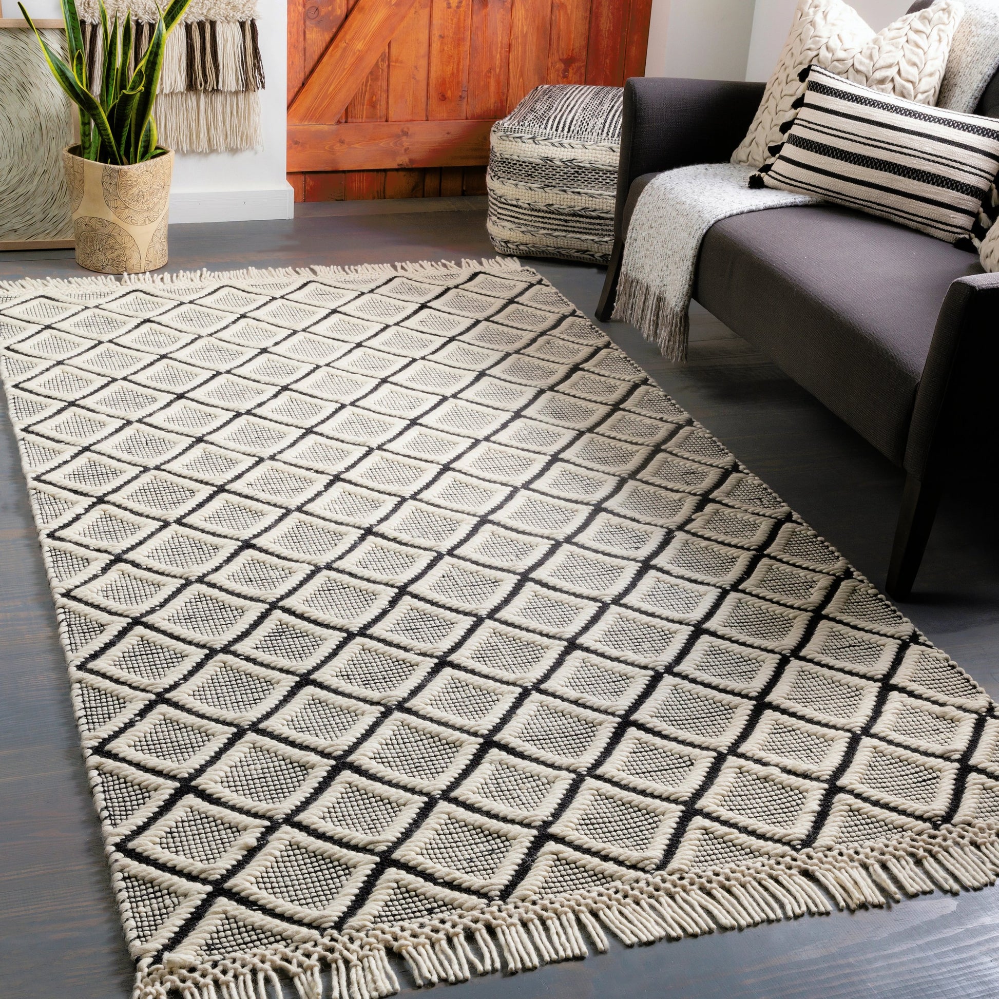 Saint Clair Rug - 27904 by Surya in black, cream. Made from 100% new zealand wool in a unique style.