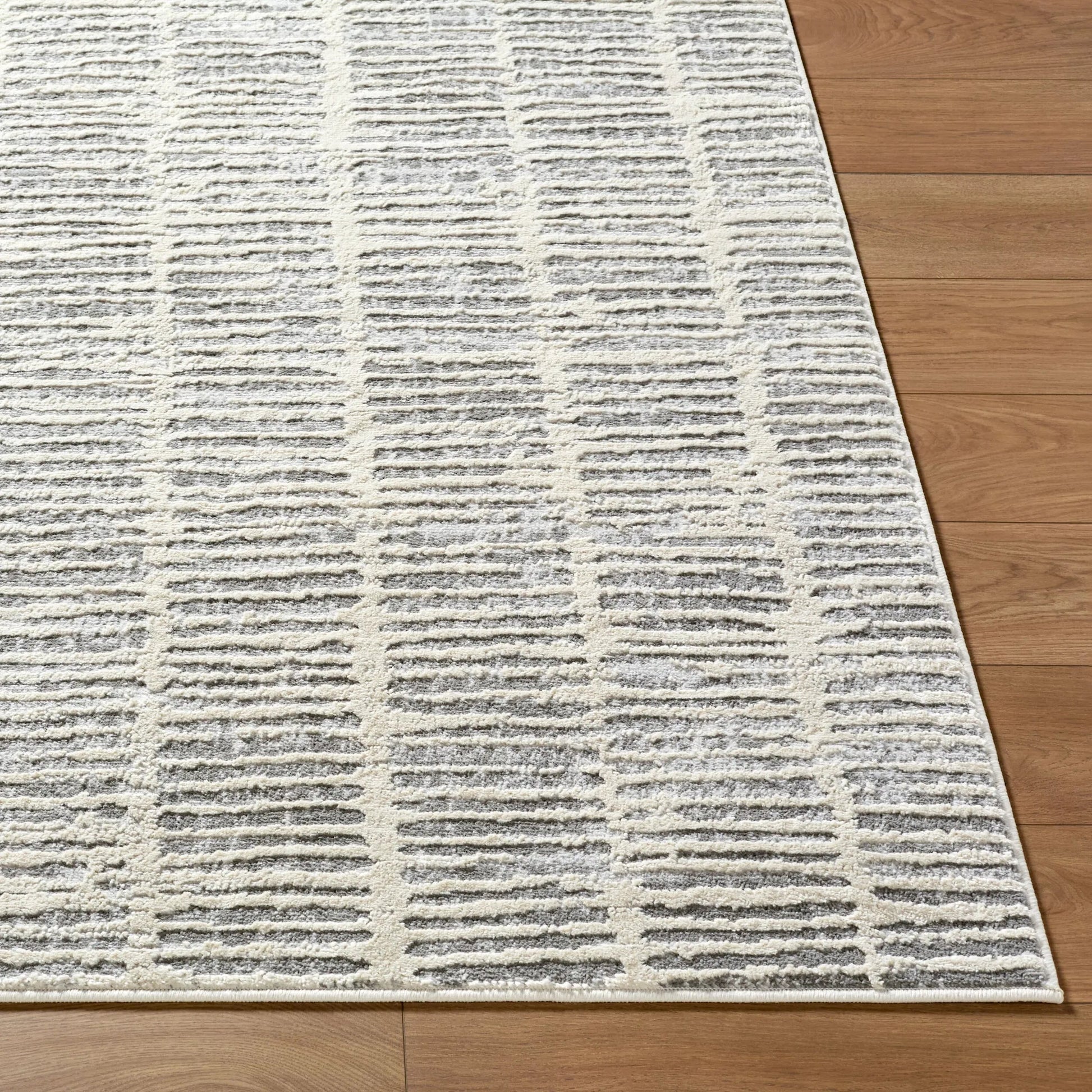 Siyah SIY-2316 Rug by Livabliss in light slate, gray, white. Made from polyester, polypropylene in a unique style.