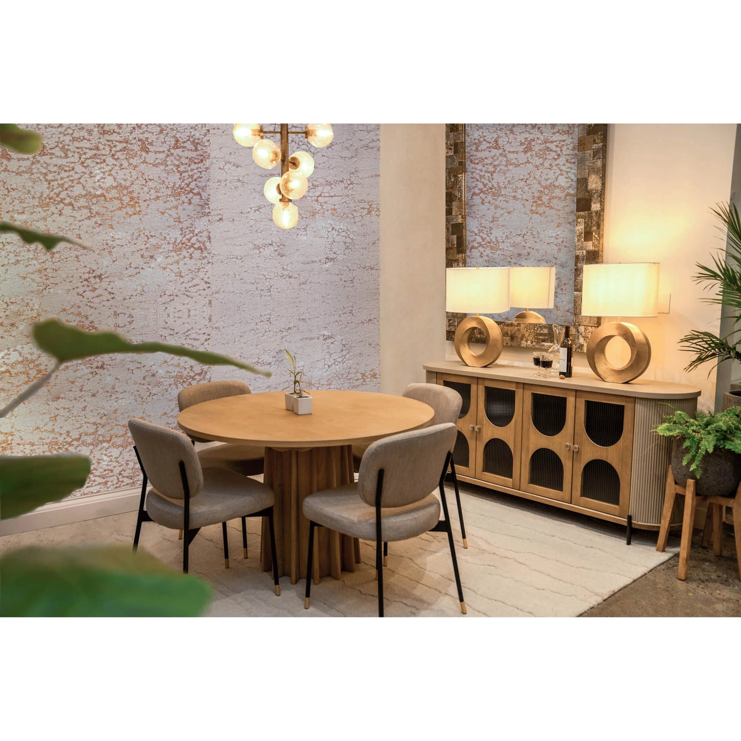 008 SI-2325249 | Lifestyle | Iris Table Lamp by LH Imports in brass, off-white and antique brass. Made from aluminium, linen fabric in a unique style.