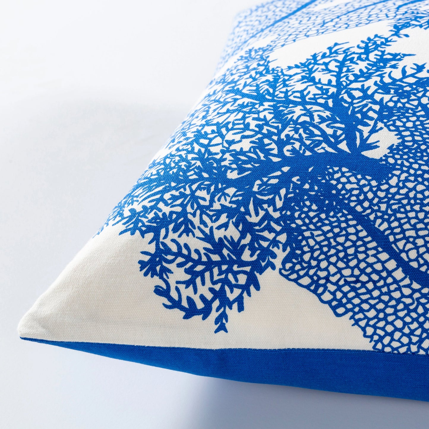 002 SI-1890375,SI-1890376 | Closeup | Sea Life Pillow - 22476 by Surya in white, dark blue. Made from 100% cotton in a coastal style.