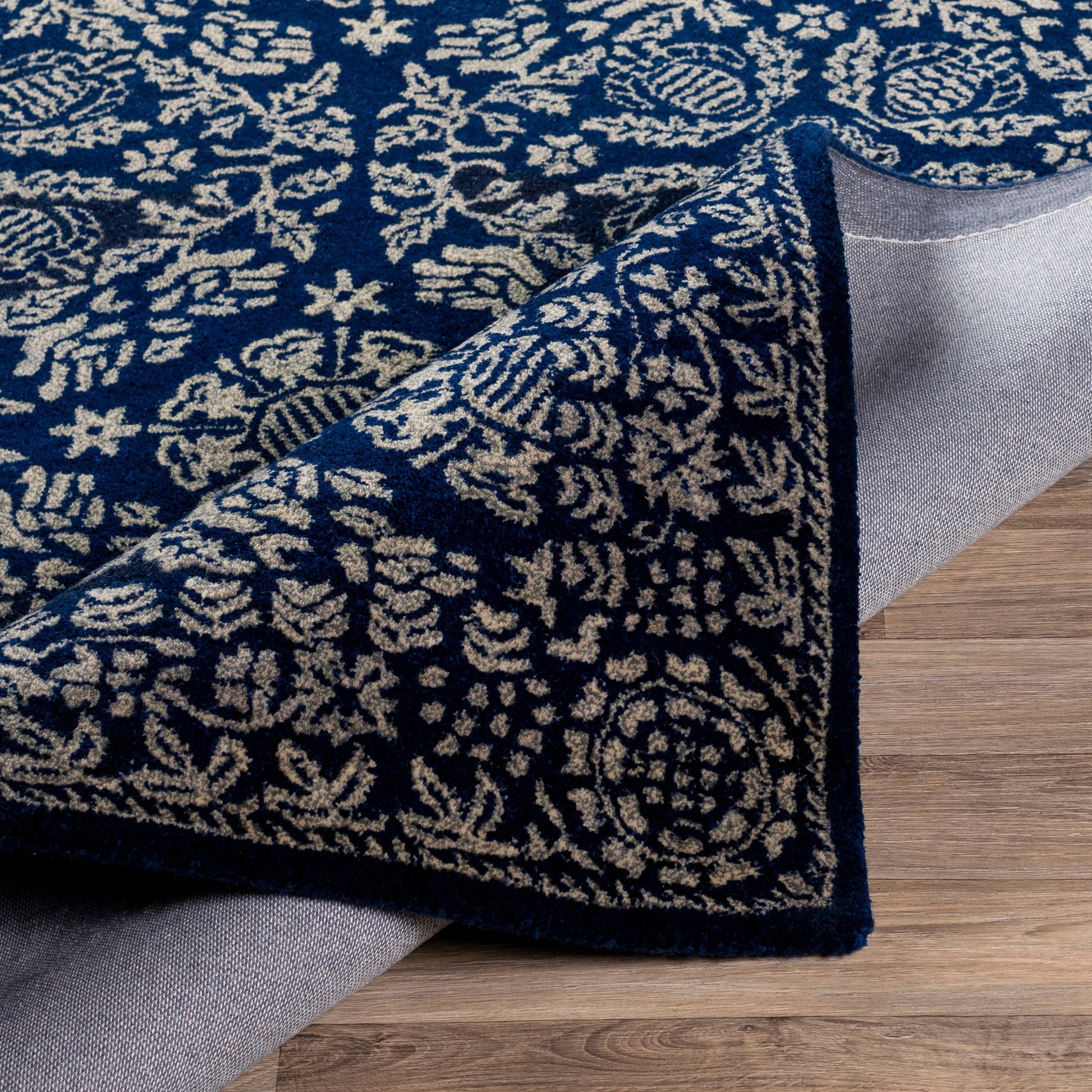 Smithsonian Rug - 1582 by Surya. Made from 100% new zealand wool in a unique style.
