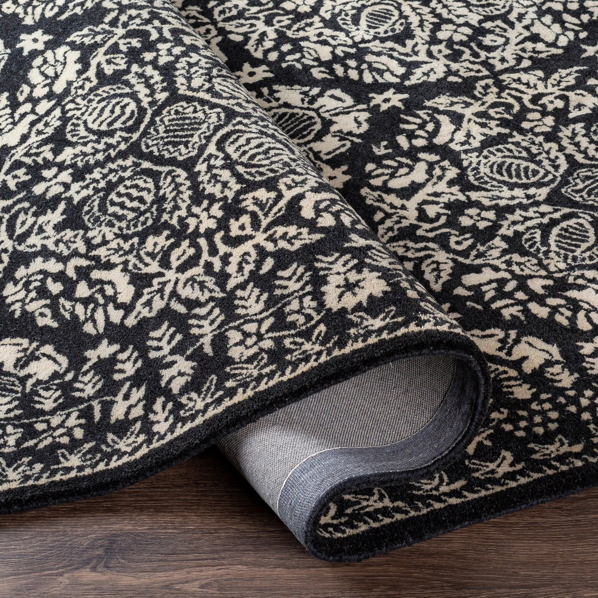 Smithsonian Rug - 1582 by Surya. Made from 100% new zealand wool in a unique style.