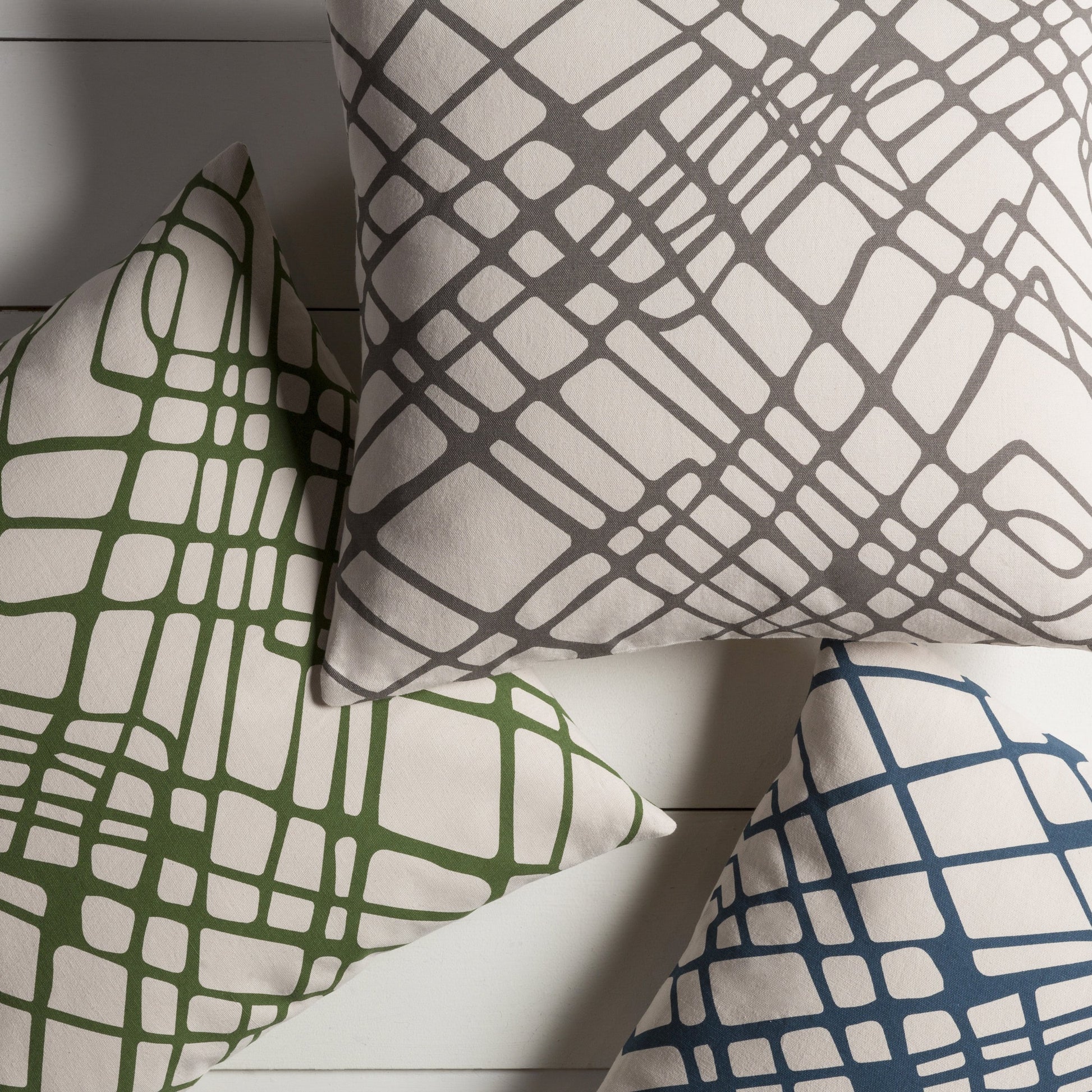 Somerset Pillow - 9430 by Surya in gray, ivory. Made from 100% cotton in a modern style.