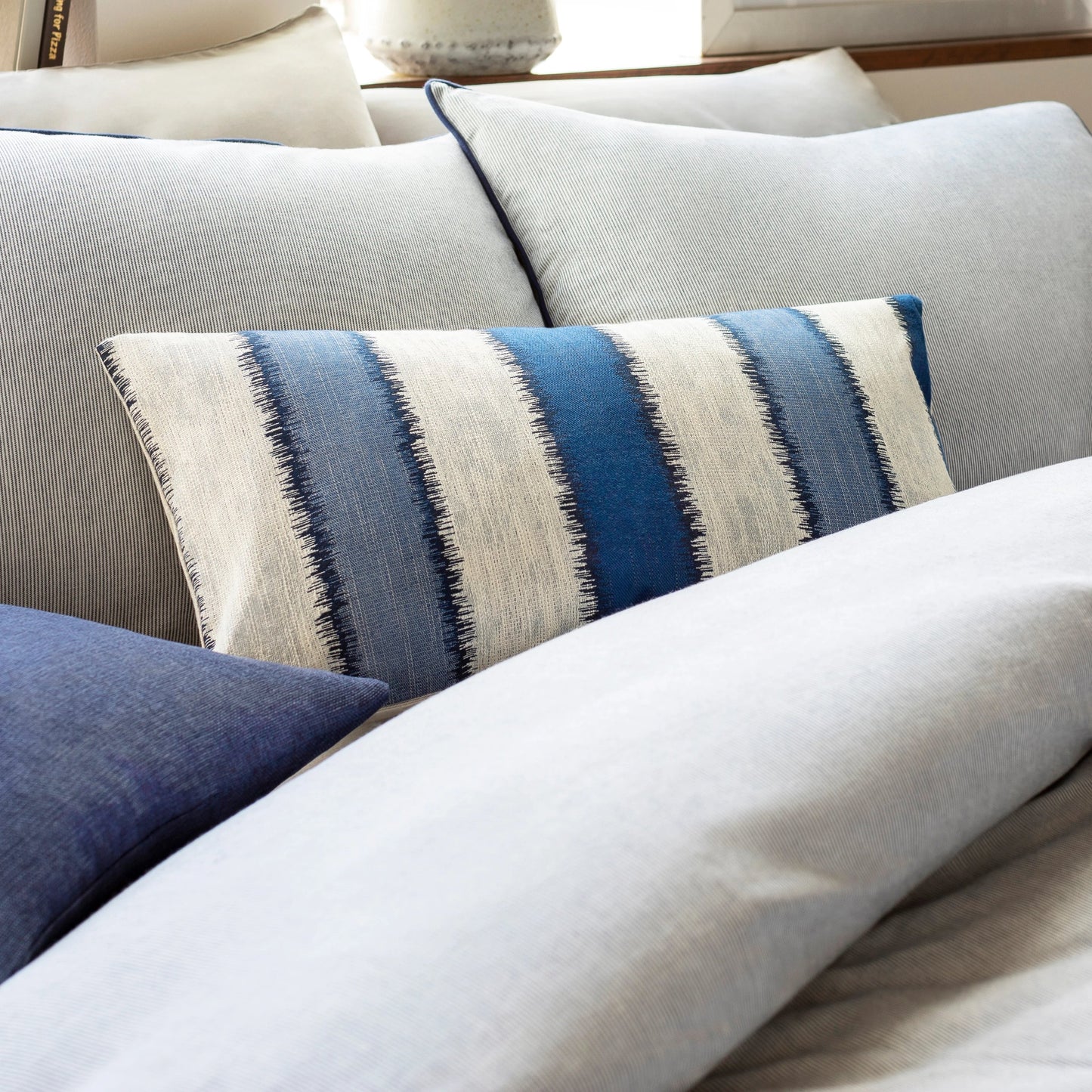 001 S-348510,S-348511 | Lifestyle | Sanya Bay Pillow - 30281 by Livabliss in bright blue, white. Made from 100% polyester, 90% polyester, 10% linen in a modern style.