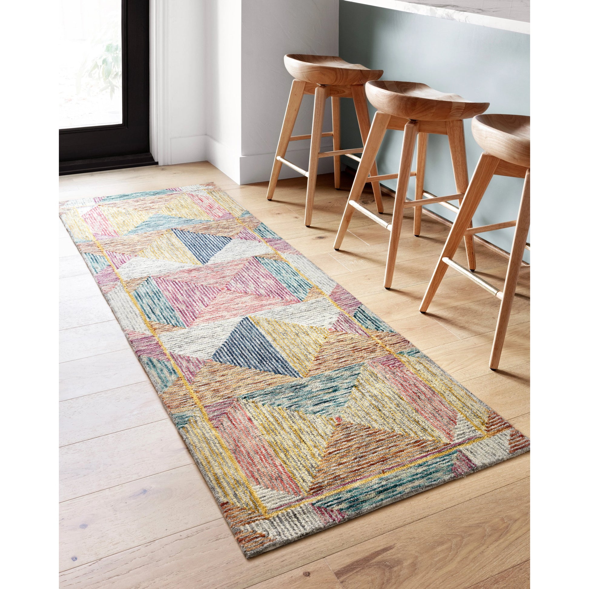 SPE-01 by Loloi. Made from 100% wool in a rustic style.