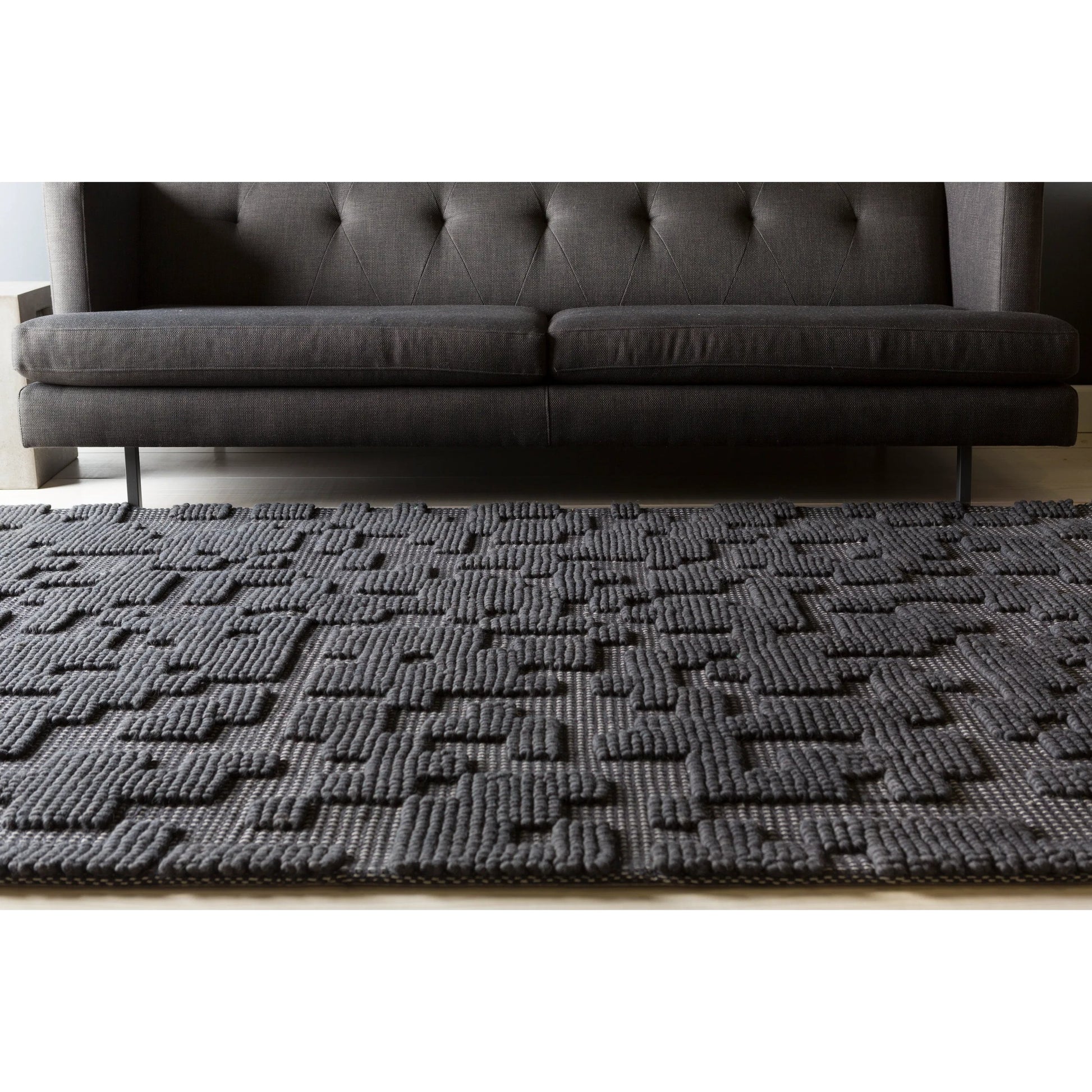 STN-1000 Rug by Surya in charcoal. Made from 100% wool in a unique style.
