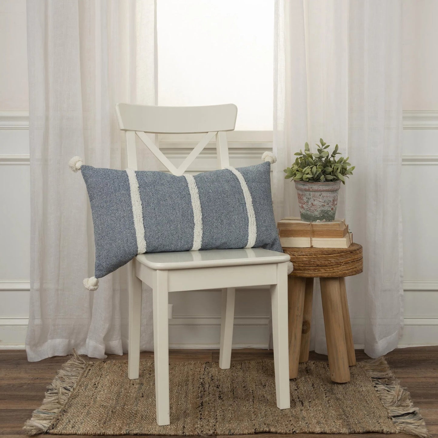003 SI-2438453 | Lifestyle | Douglas Pillow by HedgeApple Essentials in blue. Made from cotton in a transitional style.