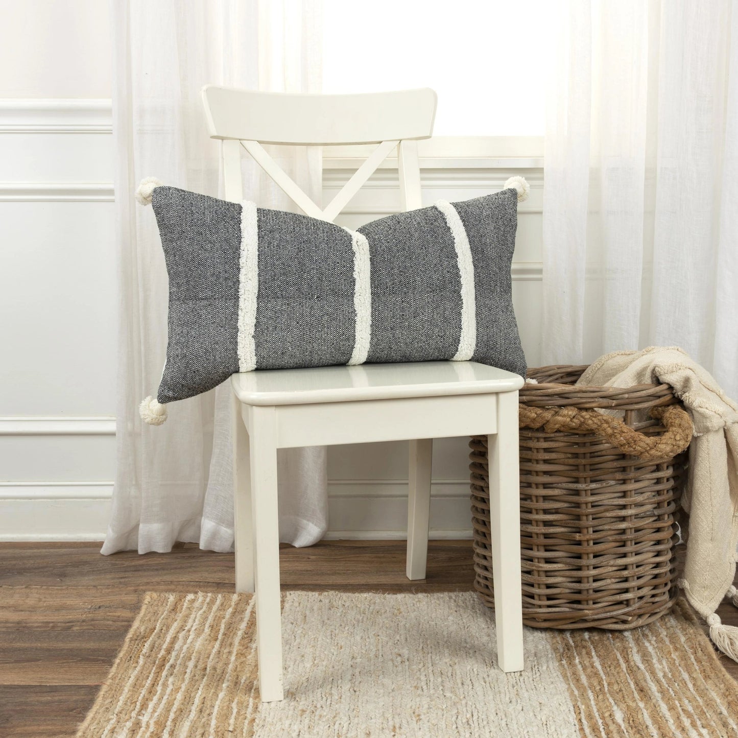 027 SI-2022998,SI-2023004 | Lifestyle | Stanly Pillow by HedgeApple Essentials. Made from cotton in a modern style.
