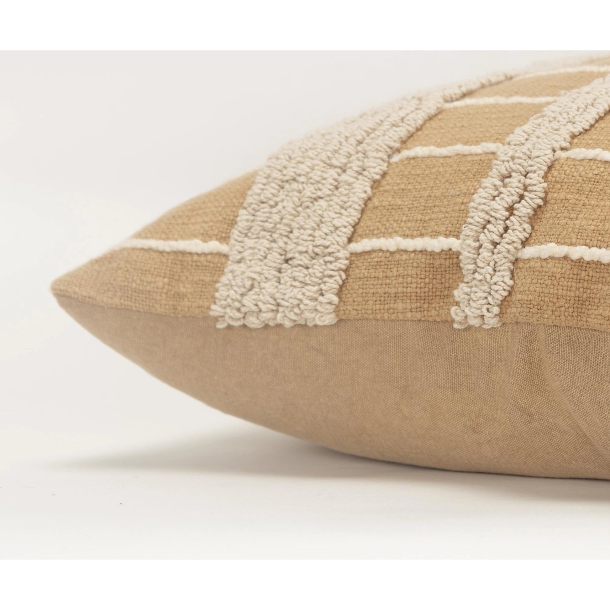 T20466 Pillow by Rizzy Home. Made from polyester, cotton in a modern style.