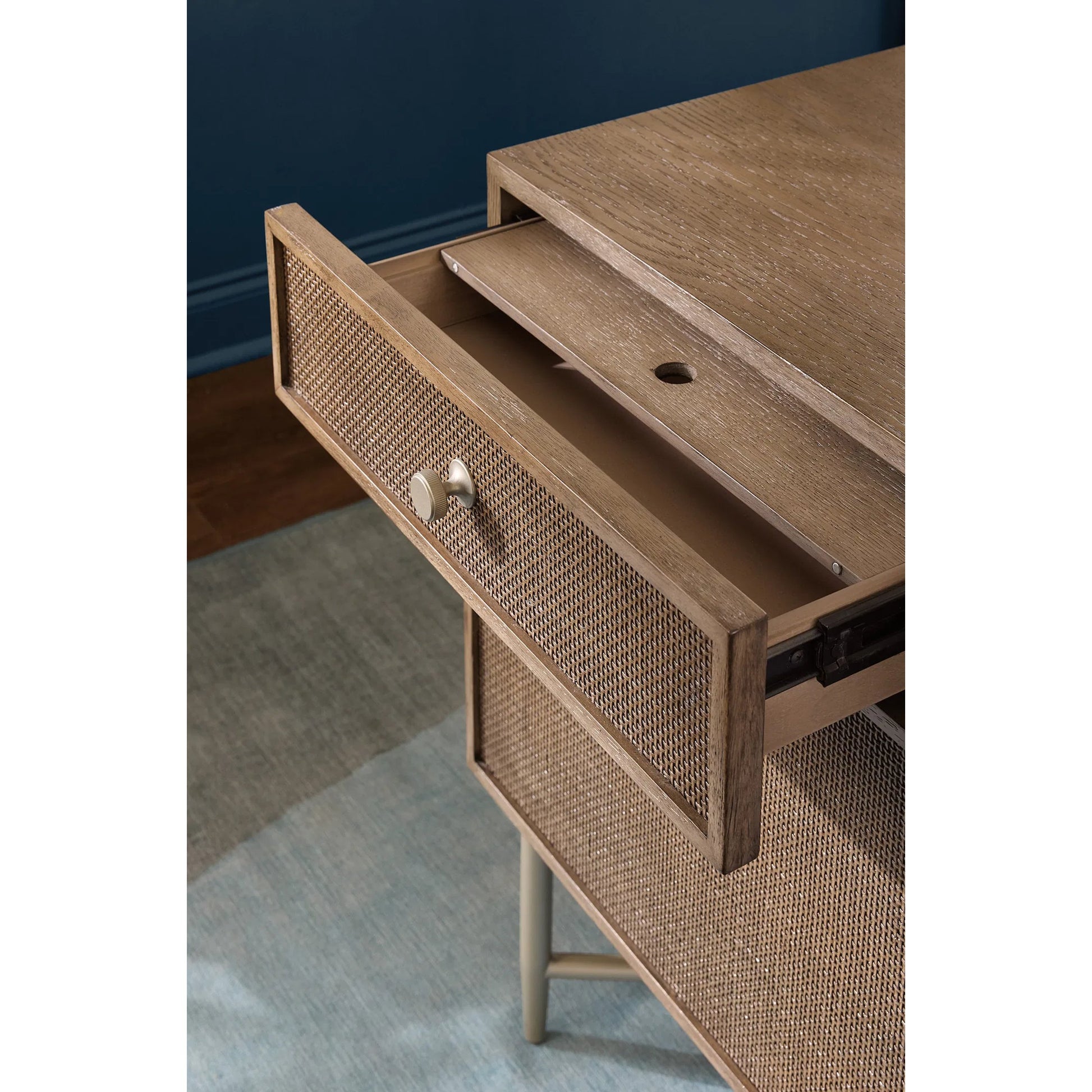 Sonnet Executive Desk by Hooker Furniture in medium wood and wren. Made from unique in a transitional style.