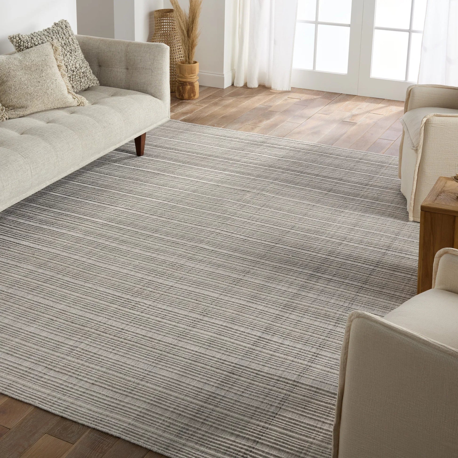 Tradewinds by Barclay B TBB01 Rug by Jaipur Living in silver, cream. Made from 100% polyester in a unique style.