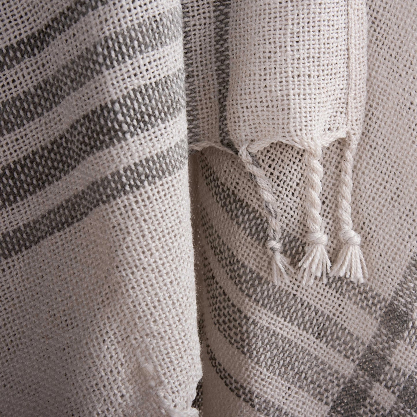 012 SI-2145240 | Closeup | Hart Indoor/Outdoor Throw by HedgeApple Essentials. Made from polyester in a modern style.