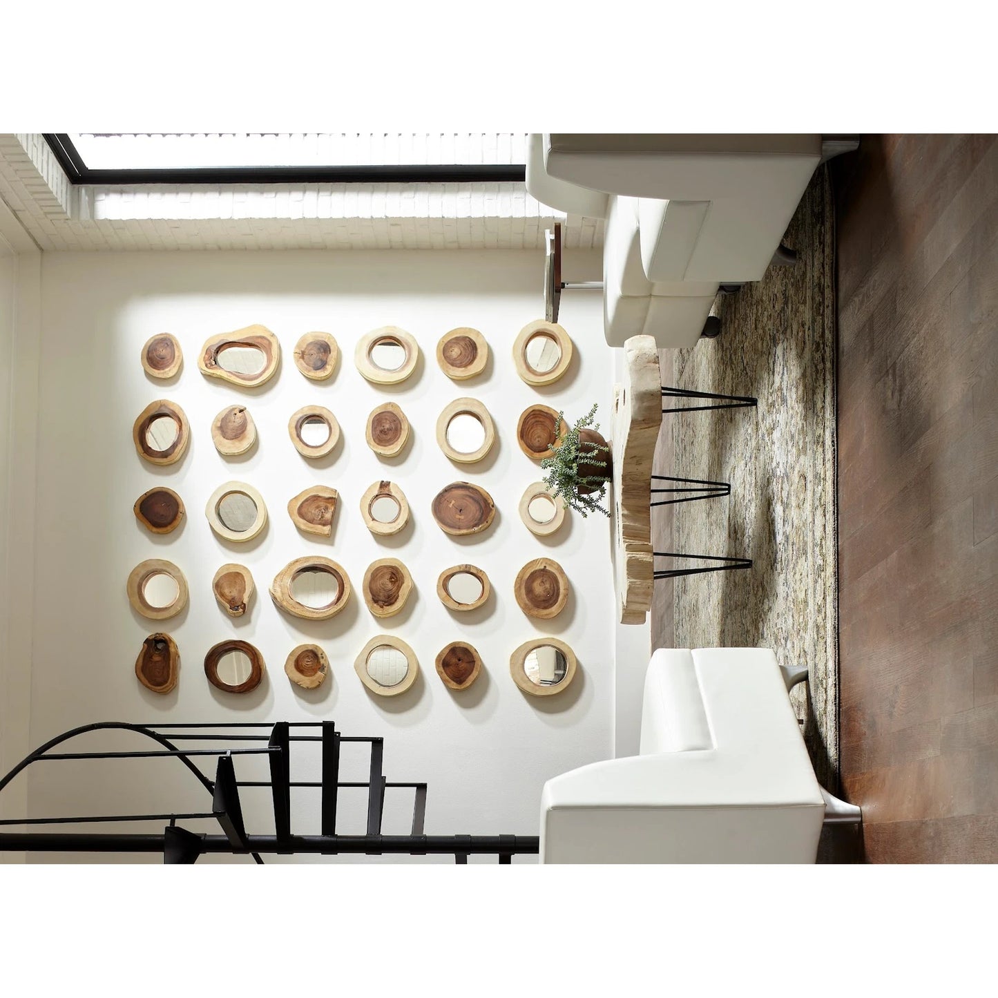 002 SR-820253 | Lifestyle | Chuleta Mirror by Phillips Collection in brown. Made from wood in a eclectic & global style.